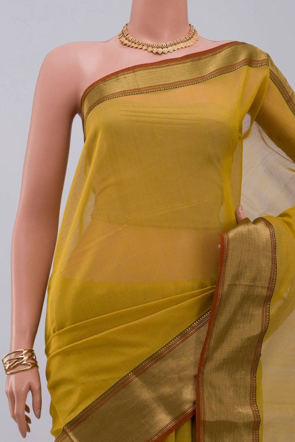 Border image of Lemon Yellow Maheshwari Silk Cotton Saree with Plain Body and Zari Border. 