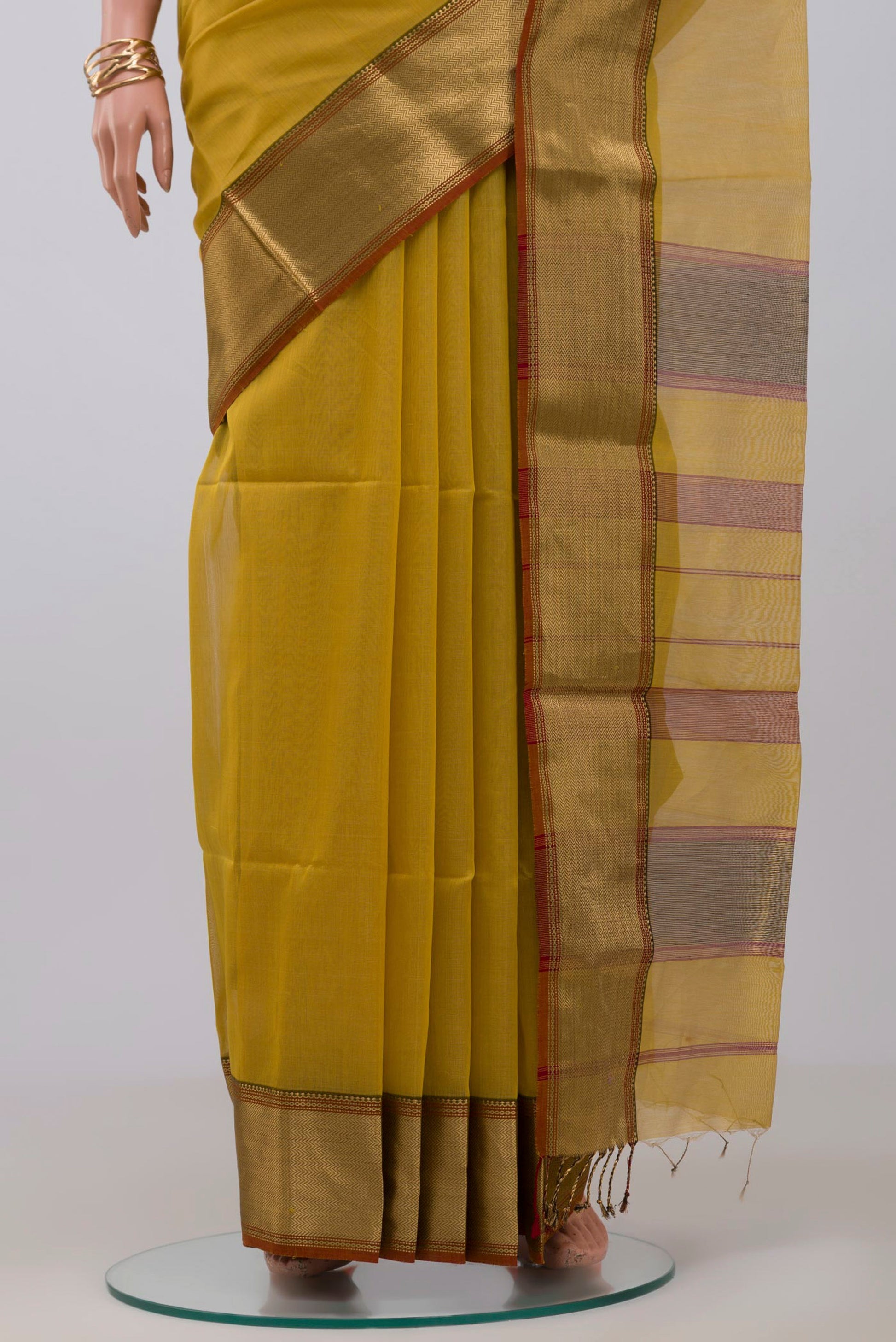 Pleats and pallu of Lemon Yellow Maheshwari Silk Cotton Saree with Plain Body and Zari Border. 