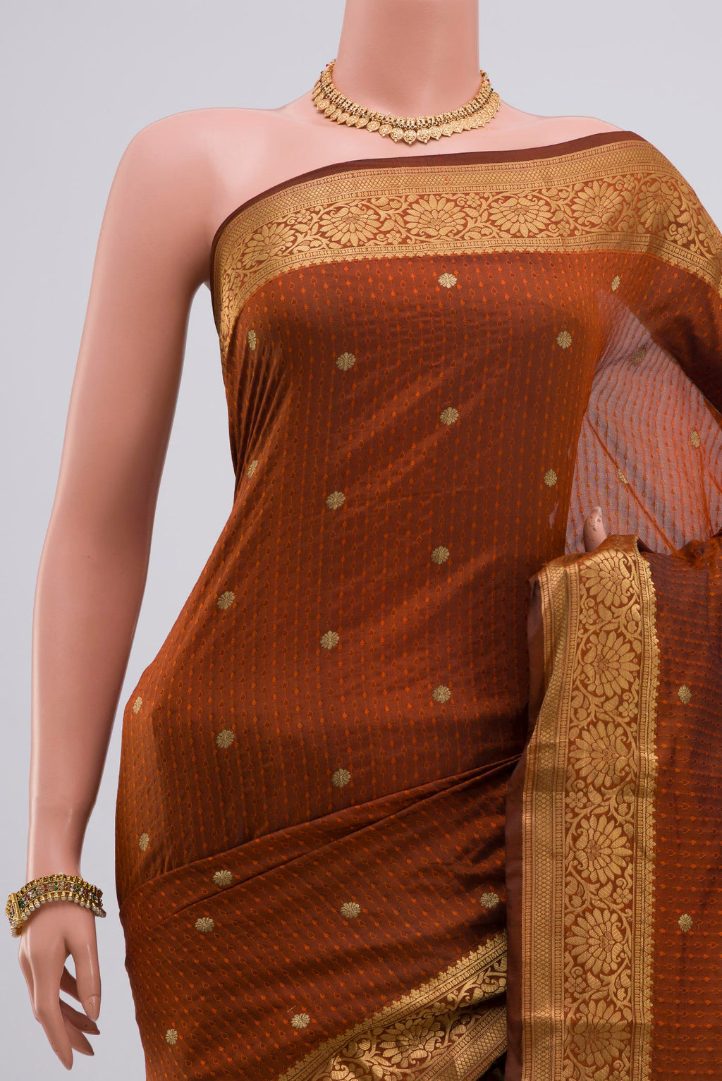 Border image of Rust Bangalore Silk Saree with Jacquard With Zari Butta on the body and Zari Border. 