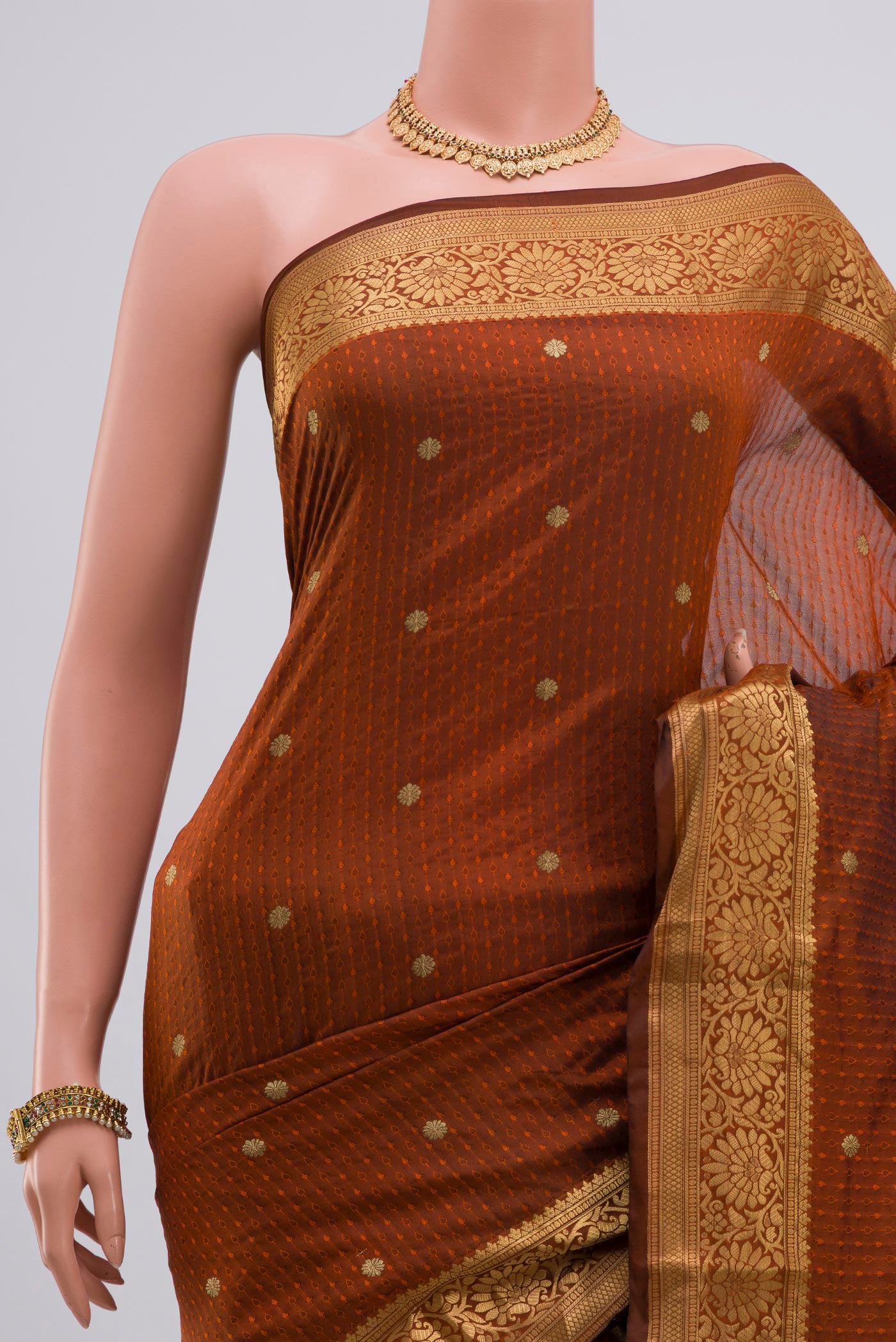 Border image of Rust Bangalore Silk Saree with Jacquard With Zari Butta on the body and Zari Border. 