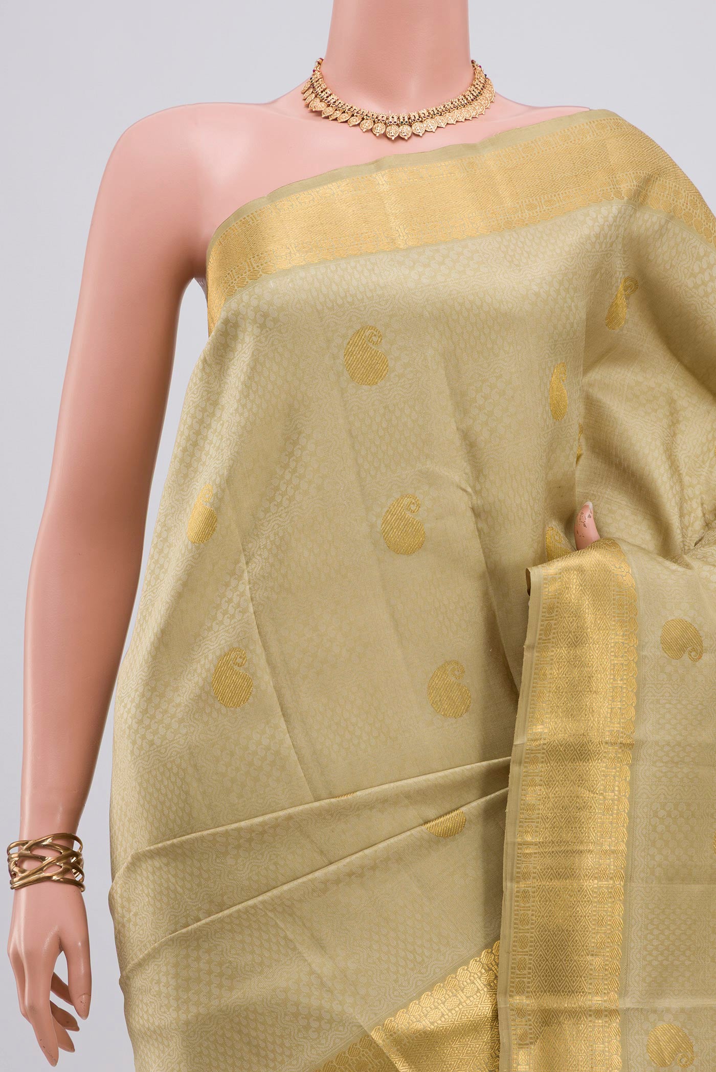 Border image of Pure Silk Pure Zari Green Kanjivaram Saree with Jacquard With Zari Butta on the body and Zari Border. 
