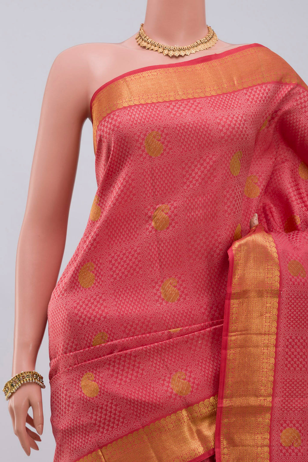 Border image of Pure Silk Pure Zari Pink Kanjivaram Saree with Jacquard With Zari Butta on the body and Zari Border. 