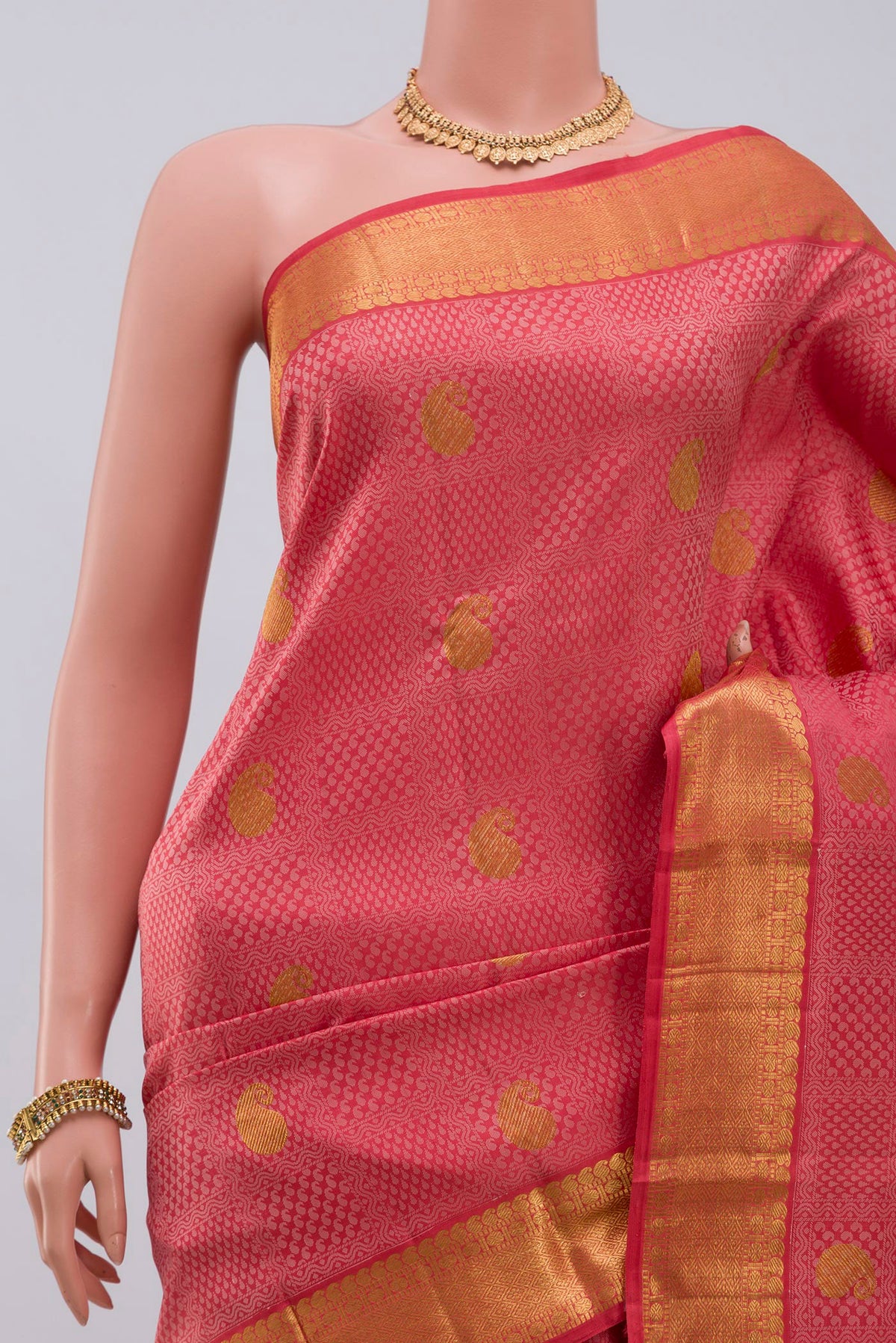 Border image of Pure Silk Pure Zari Pink Kanjivaram Saree with Jacquard With Zari Butta on the body and Zari Border. 