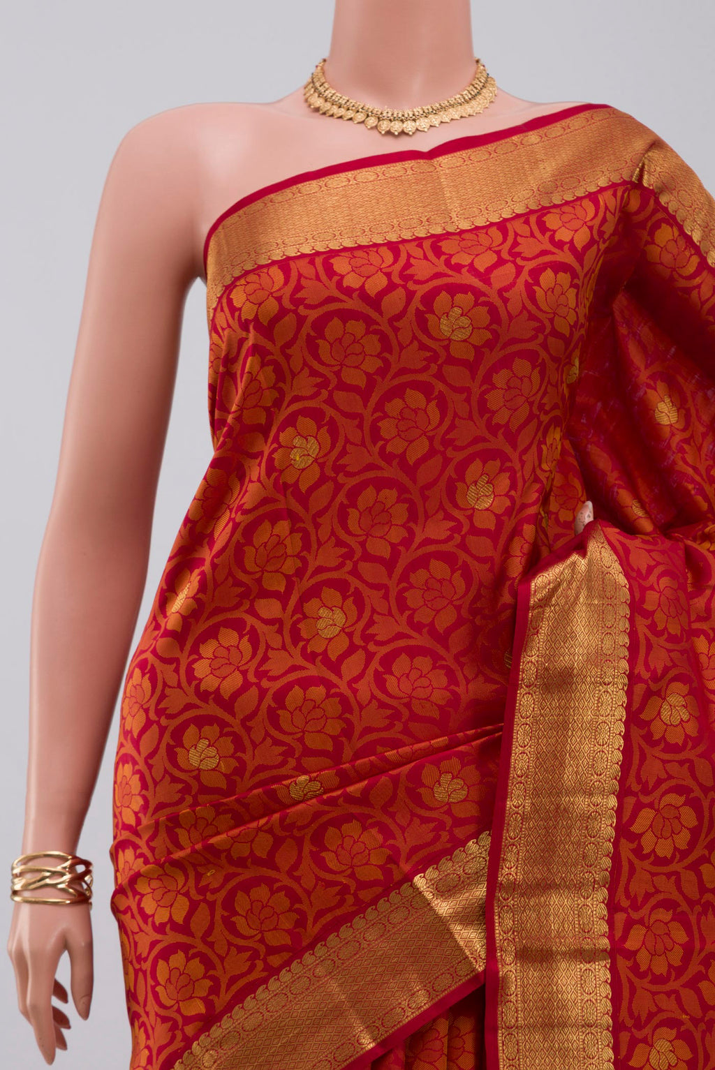 Border image of Maroon Kanjivaram Silk Saree with Jacquard With Zari Butta on the body and Zari Border. 