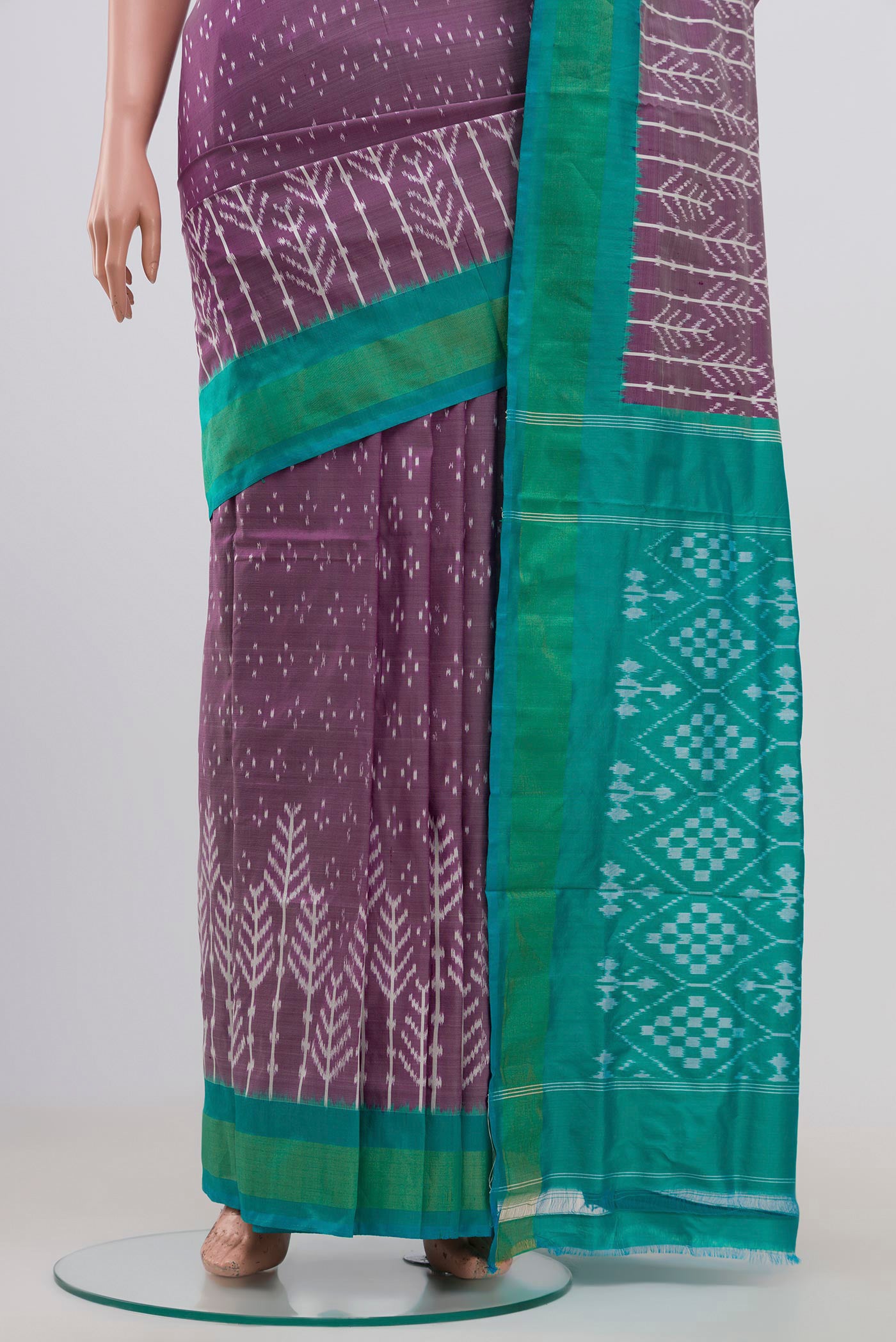 Pleats and pallu of Lavender Pochampally Silk Saree with Ikat design on the body and Zari Border. 