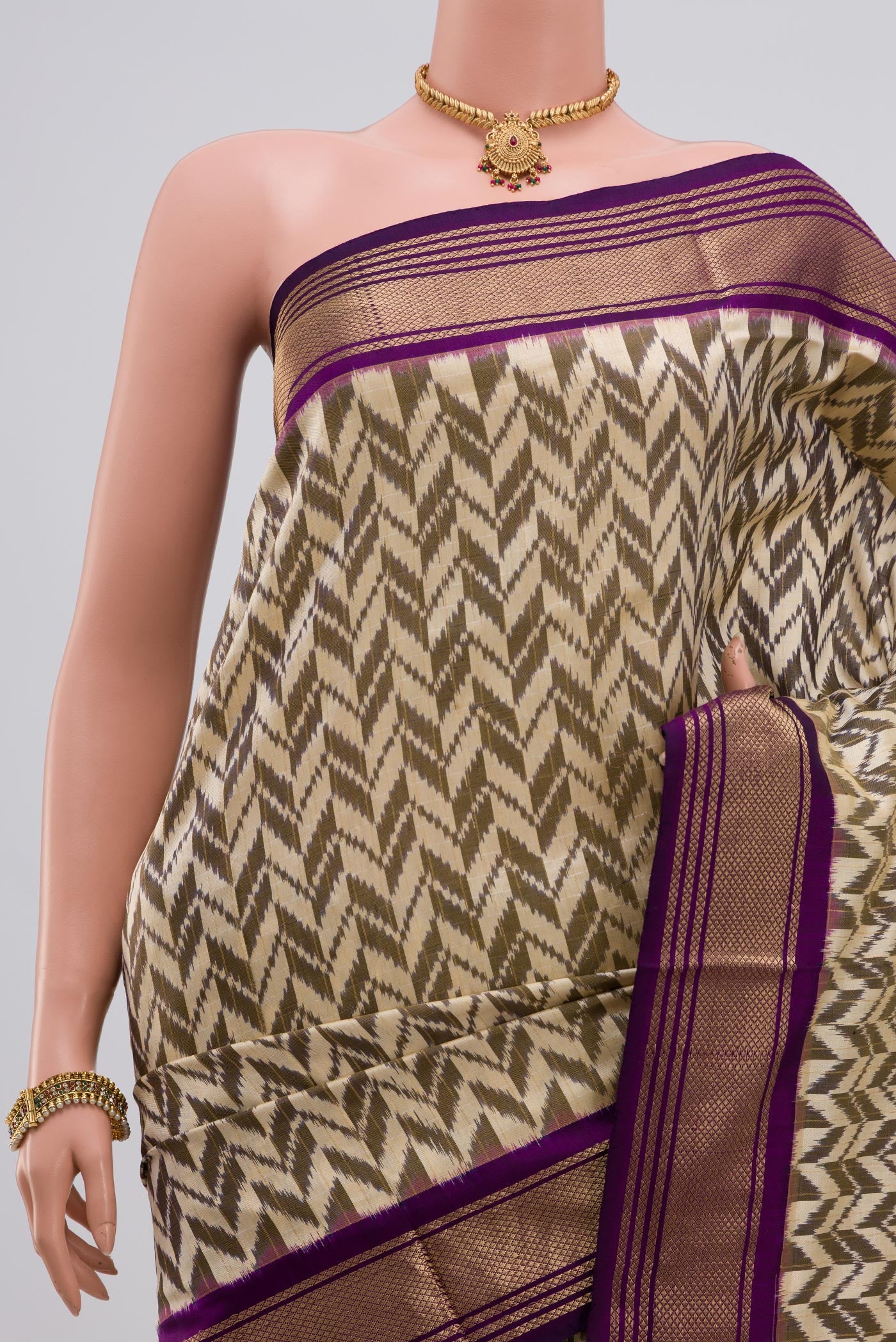 Border image of Cream Pochampally Silk Saree with Ikat Print on the body and Zari Border. 