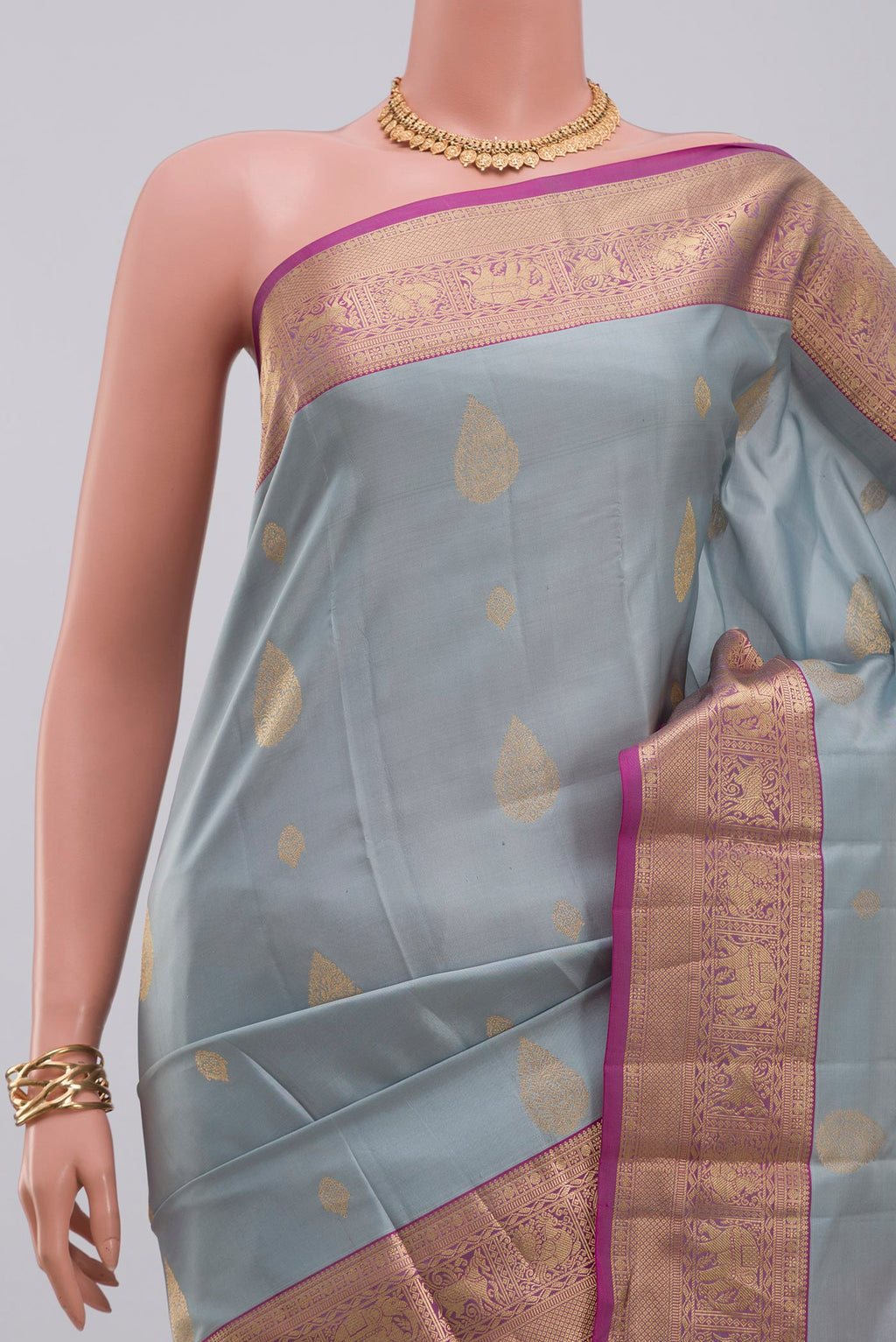 Border image of Grey Kanjivaram Silk Saree with Zari Butta on the body and Zari Border. 