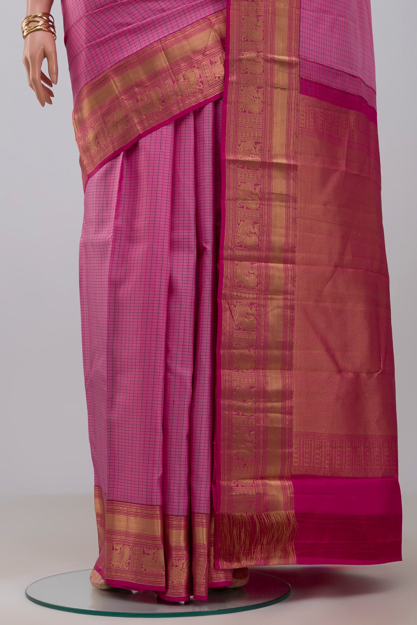 Pleats and pallu of Pink Kanchipuram Saree with Checked design on the body and Zari Border. 