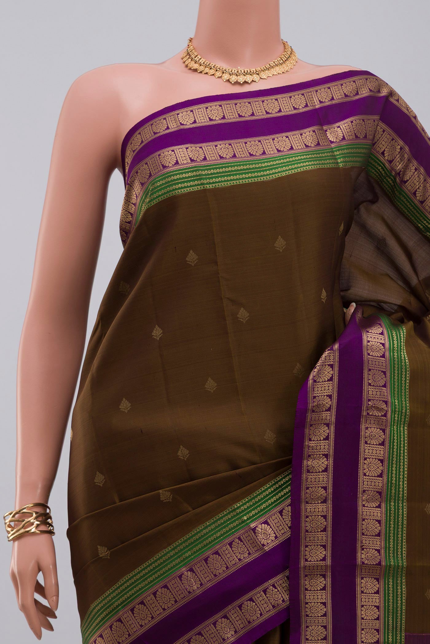 Border image of Mehandi Green Kanchipuram Silk Saree with Zari Butta on the body and Zari Border. 