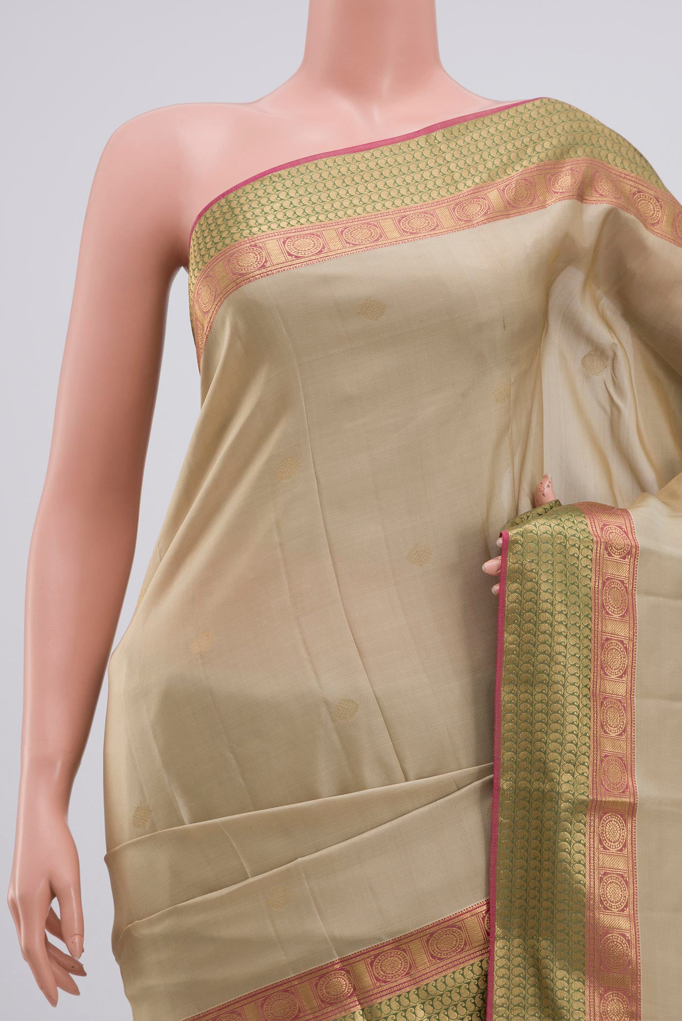 Border image of Cream Kanchipuram Saree with Zari Butta on the body and Zari Border. 