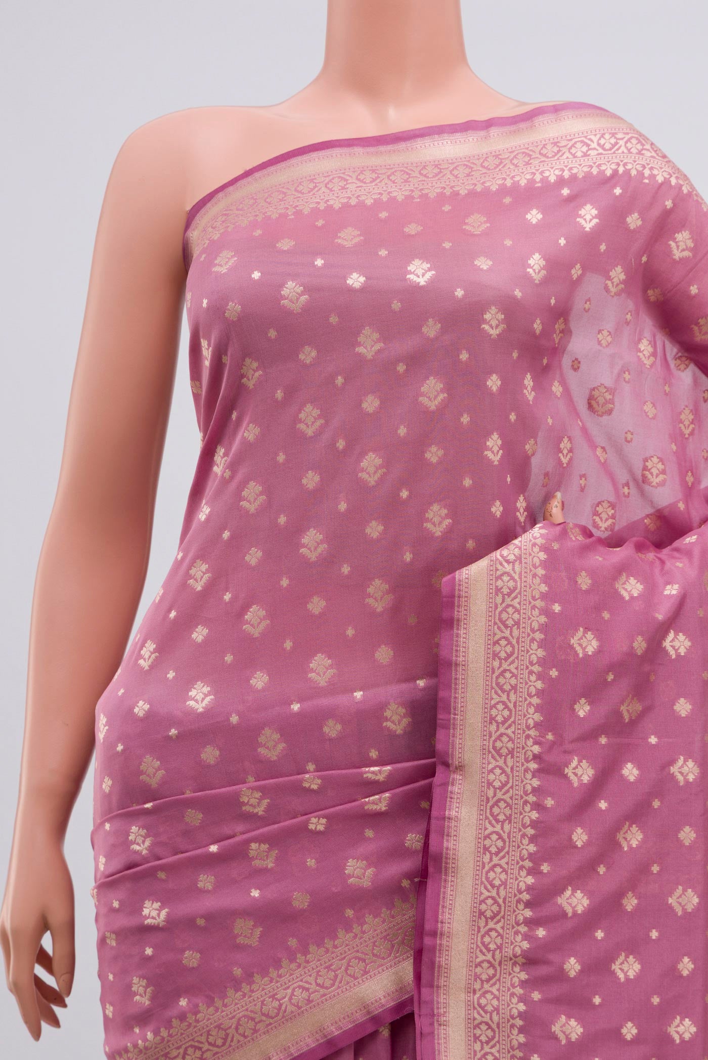 Border image of Pink Banarasi Silk Saree with Zari Butta on the body and Zari Border. 