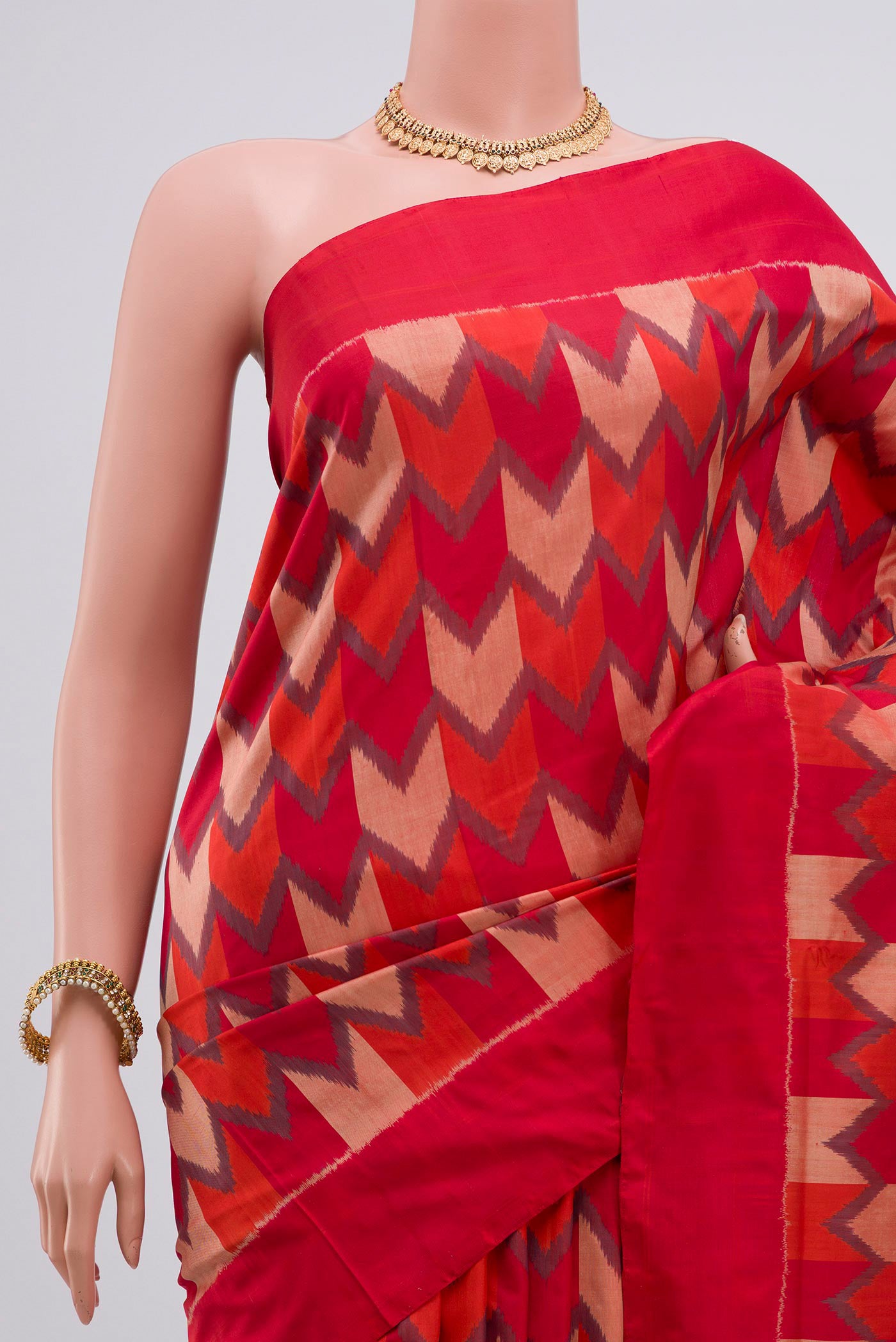 Border image of Red Pochampally Silk Saree with Ikat Print on the body and Plain Border. 
