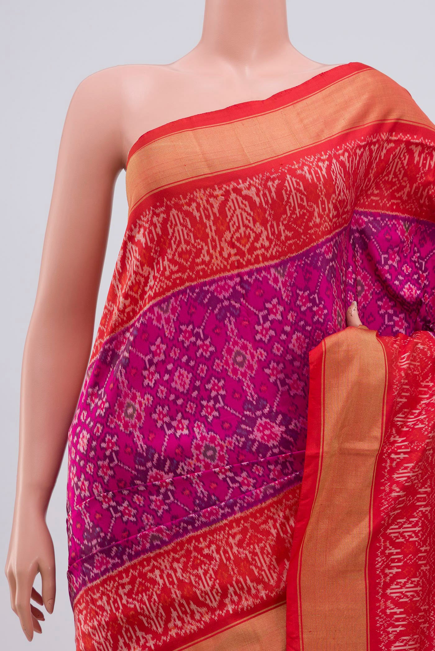 Border image of Pink Pochampally Silk Saree with Ikat design on the body and Zari Border. 
