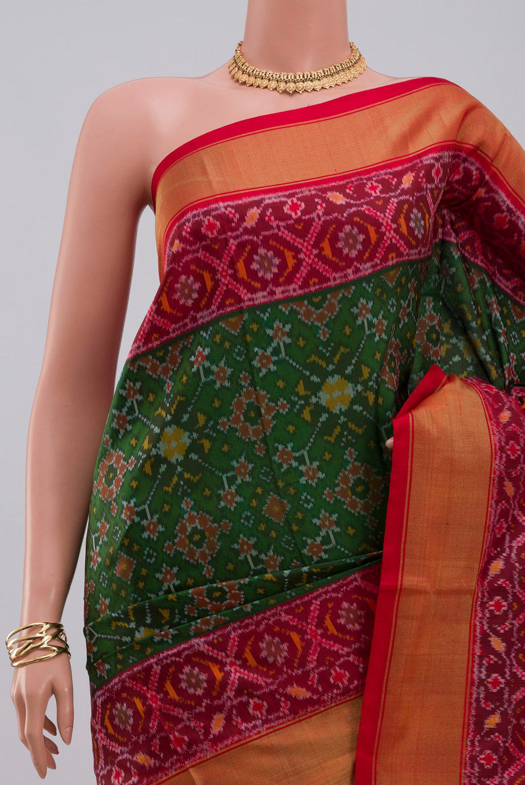 Border image of Green Pochampally Silk Saree with Ikat design on the body and Zari Border. 