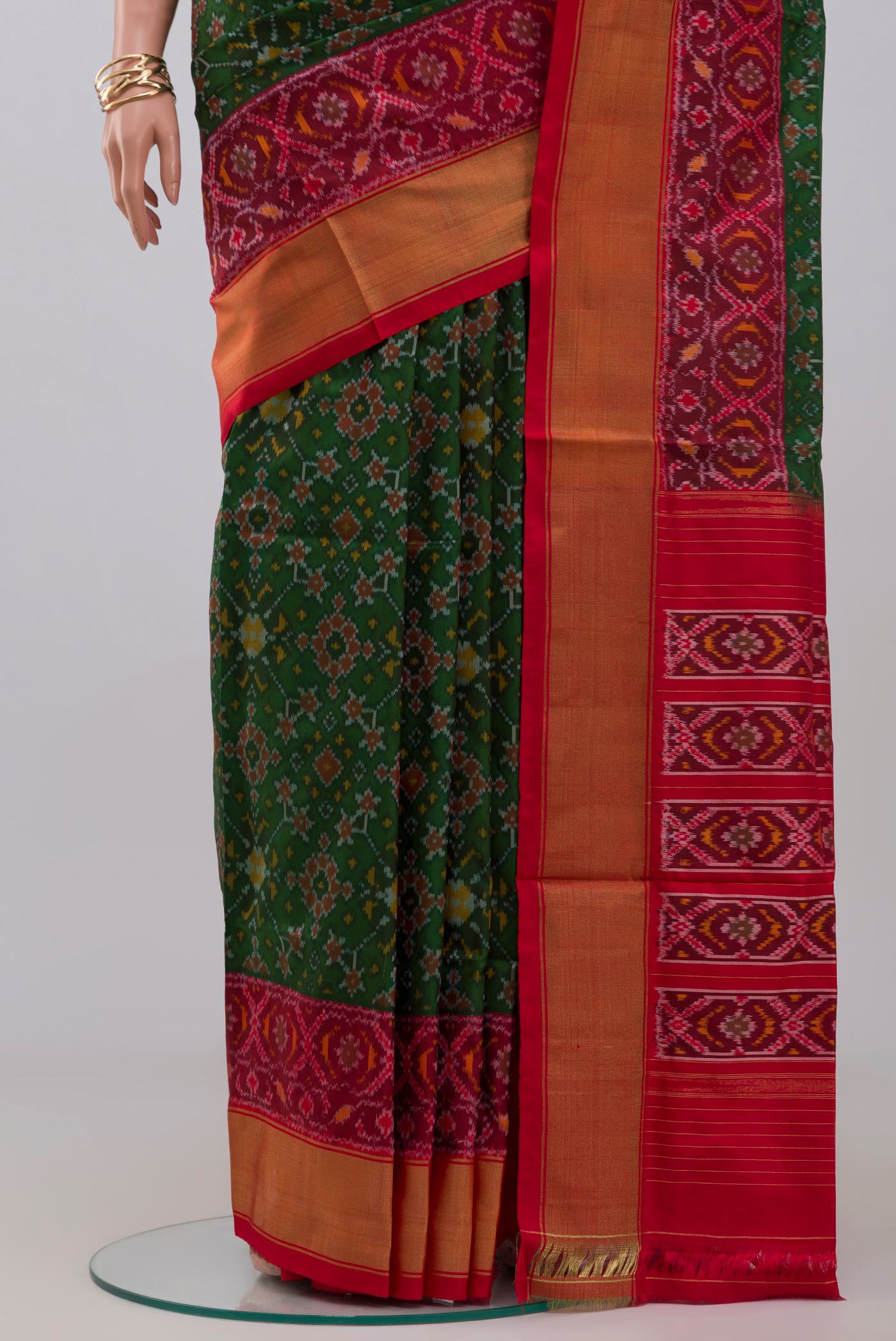 Pleats and pallu of Green Pochampally Silk Saree with Ikat design on the body and Zari Border. 