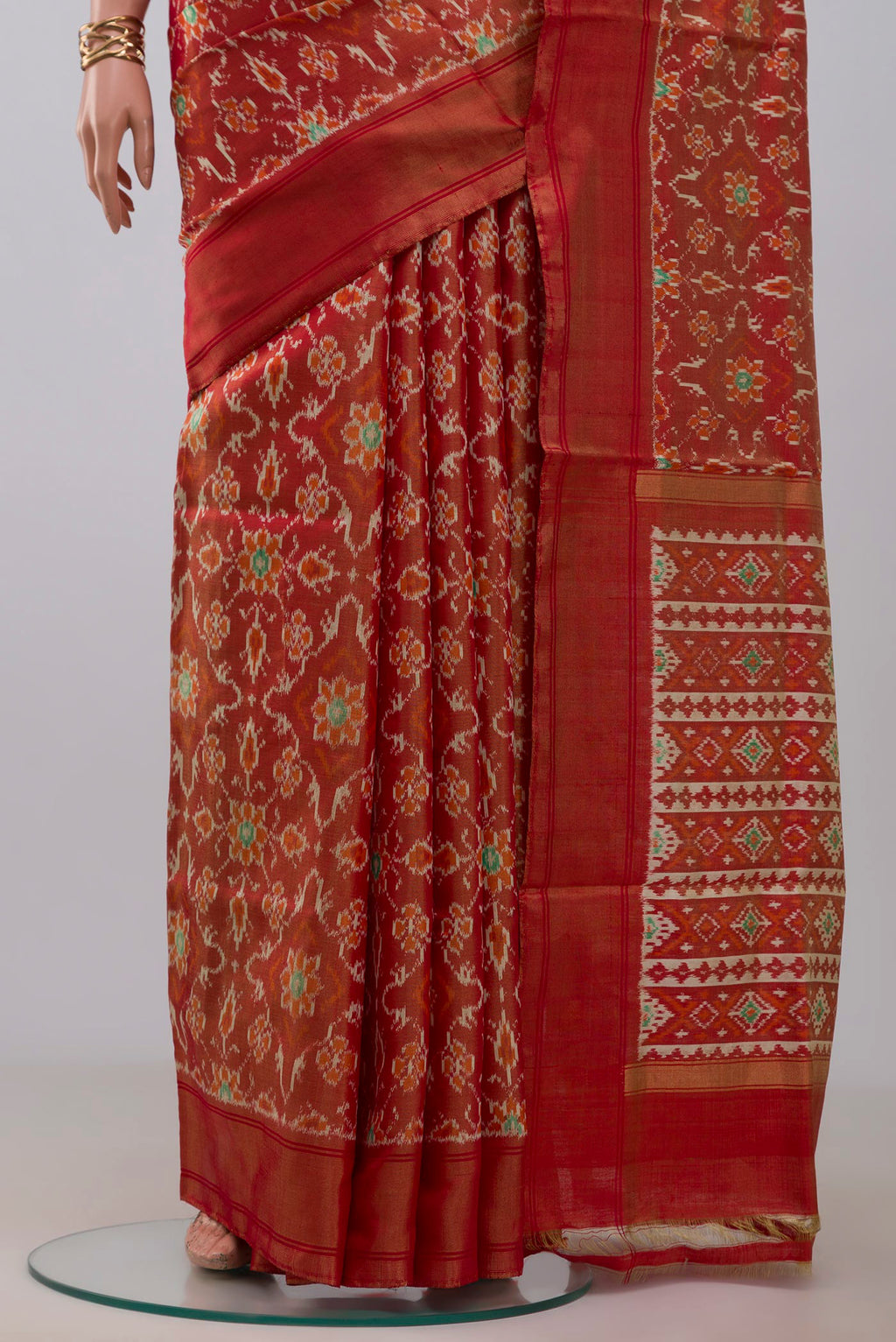 Pleats and pallu of Rust Pochampally Saree with Ikat design on the body and Zari Border. 