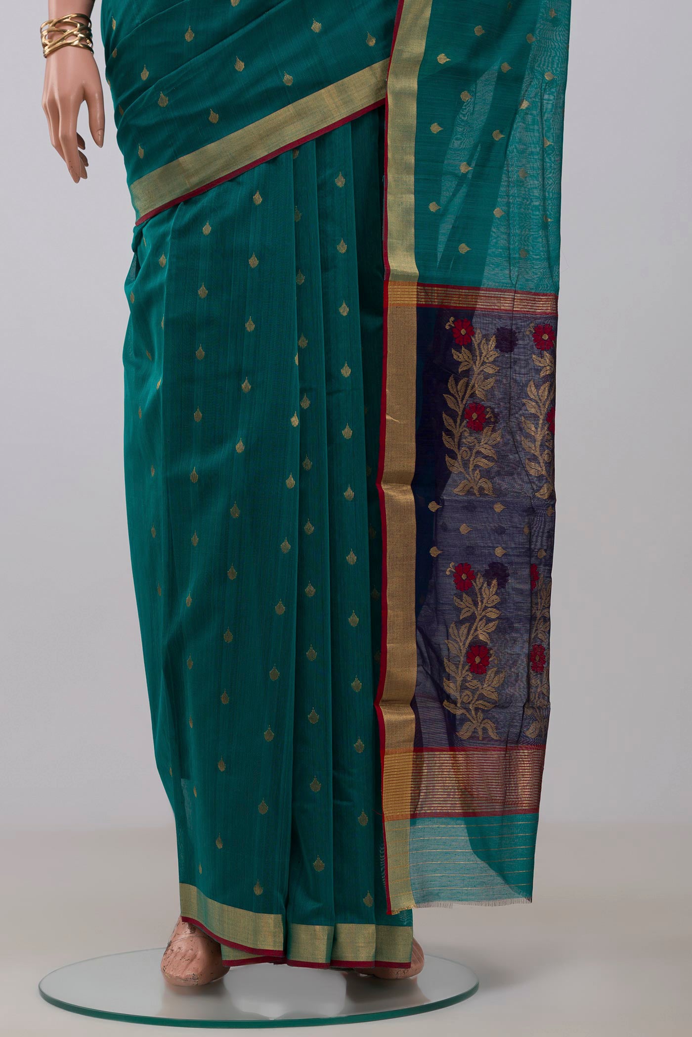 Pleats and pallu of Green Chanderi Silk Cotton Saree with Zari Butta on the body and Zari Border. 