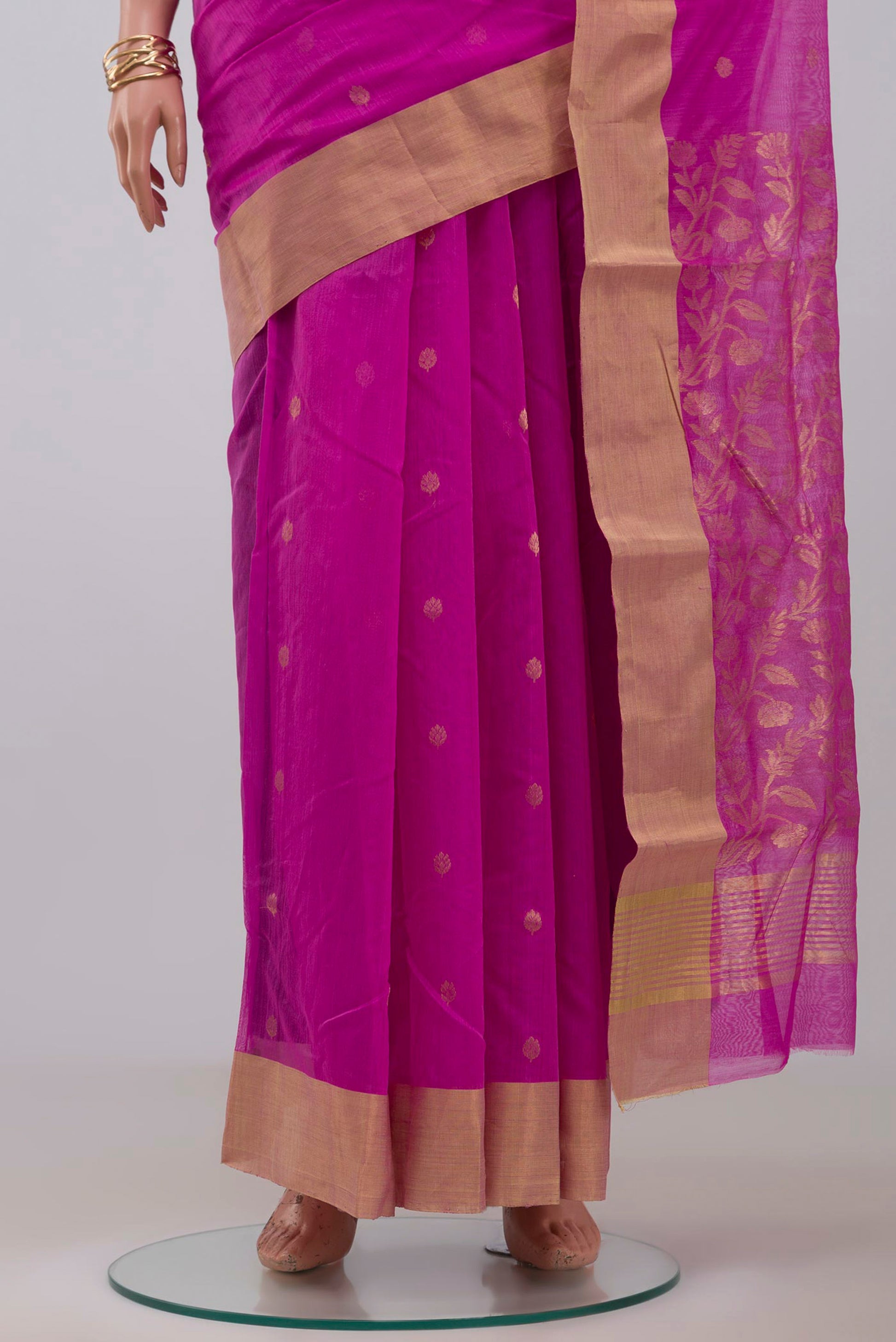 Pleats and pallu of Pink Chanderi Silk Cotton Saree with Zari Brocade on the body and Zari Border. 
