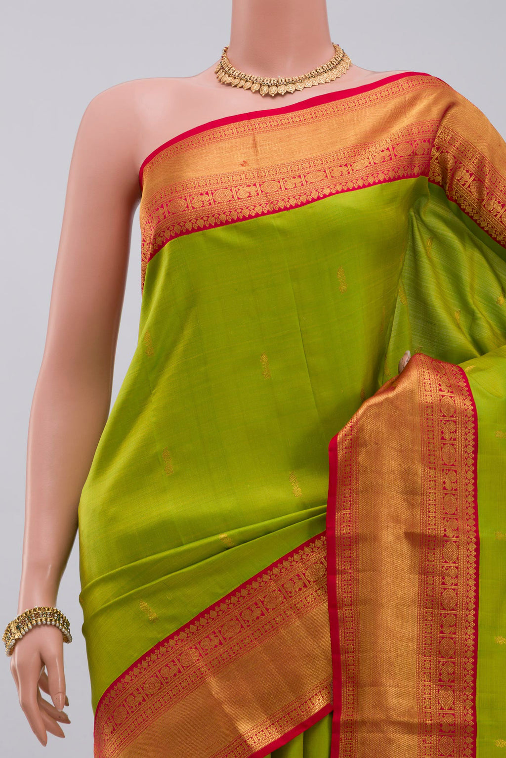 Border image of Green Kanjivaram Saree with Zari Butta on the body and Zari Border. 