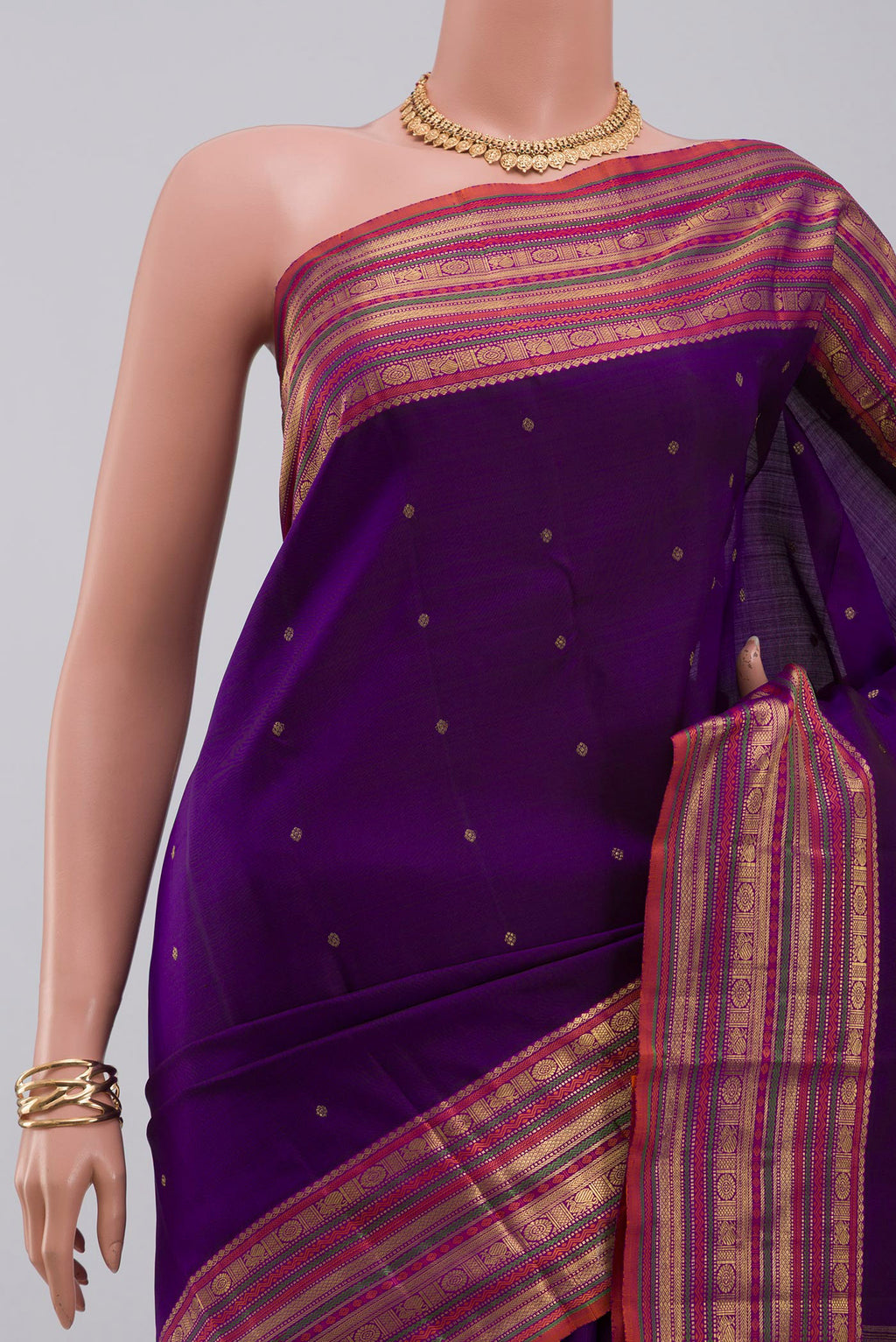 Border image of Pure Silk Pure Zari Purple Kanjivaram Saree with Zari Butta on the body and Zari Border. 