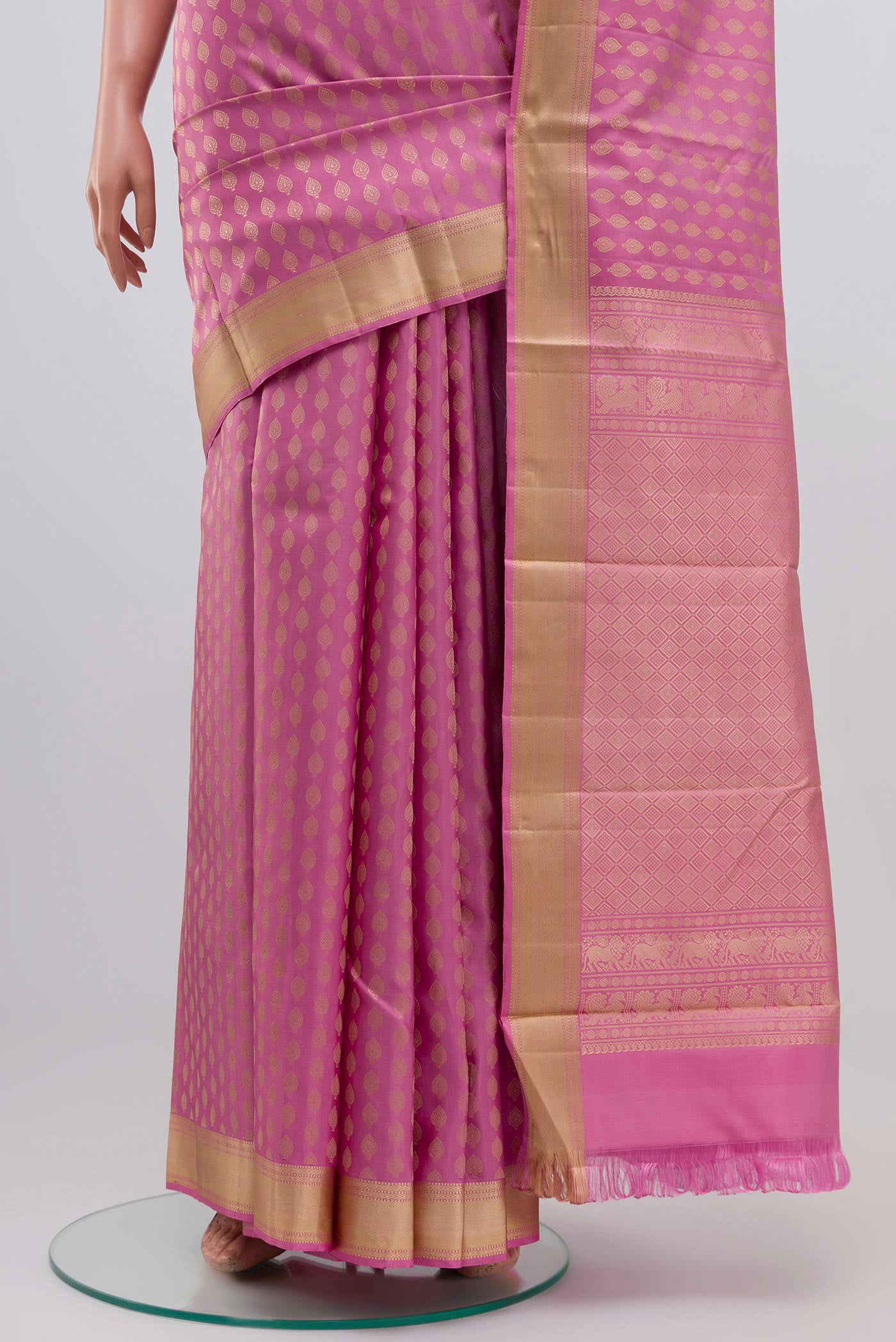 Pleats and pallu of Pink Kanchipuram Silk Saree with Thread Brocade on the body and Thread Border. 
