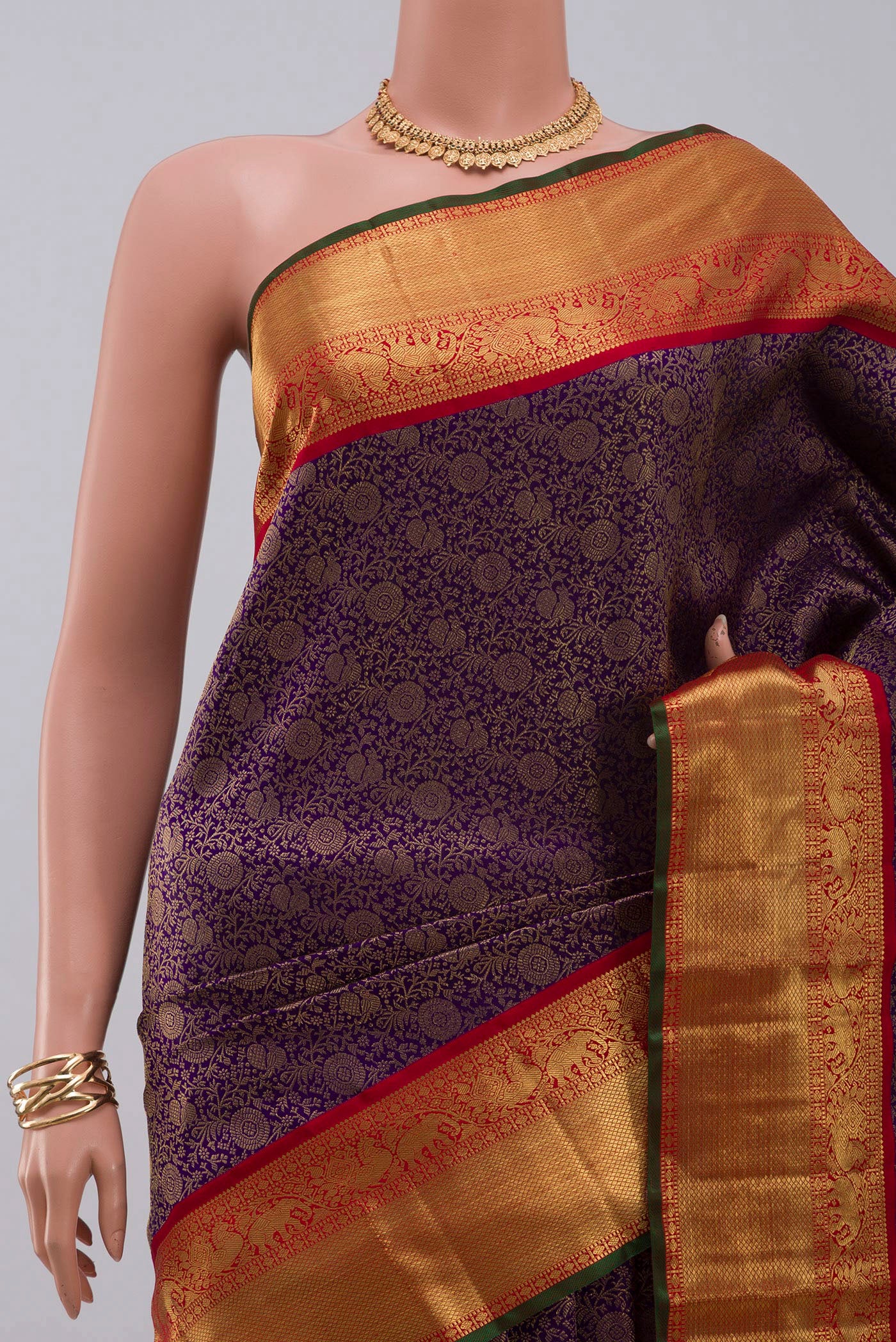 Border image of Dark Blue Kanjivaram Saree with Zari Brocade on the body and Zari Border. 
