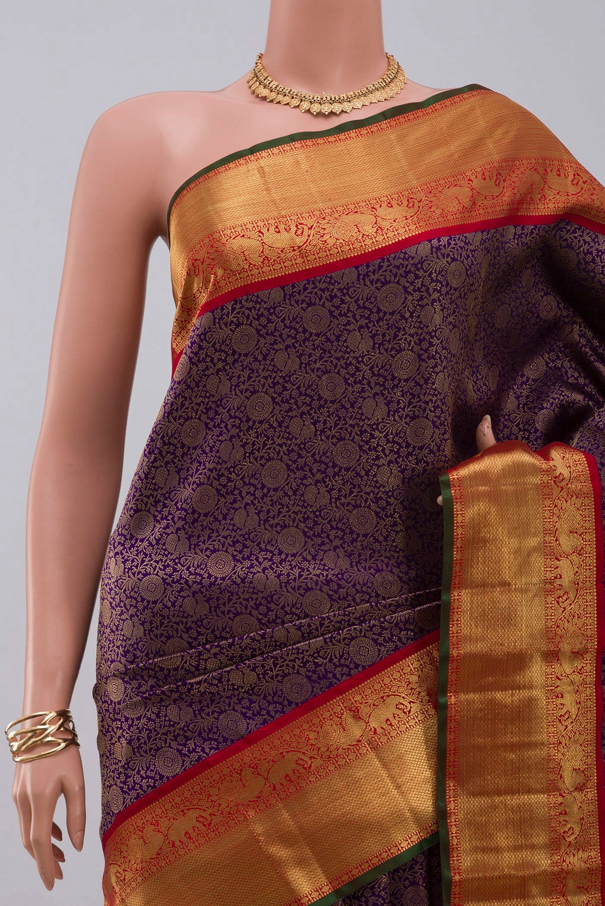 Border image of Dark Blue Kanjivaram Saree with Zari Brocade on the body and Zari Border. 
