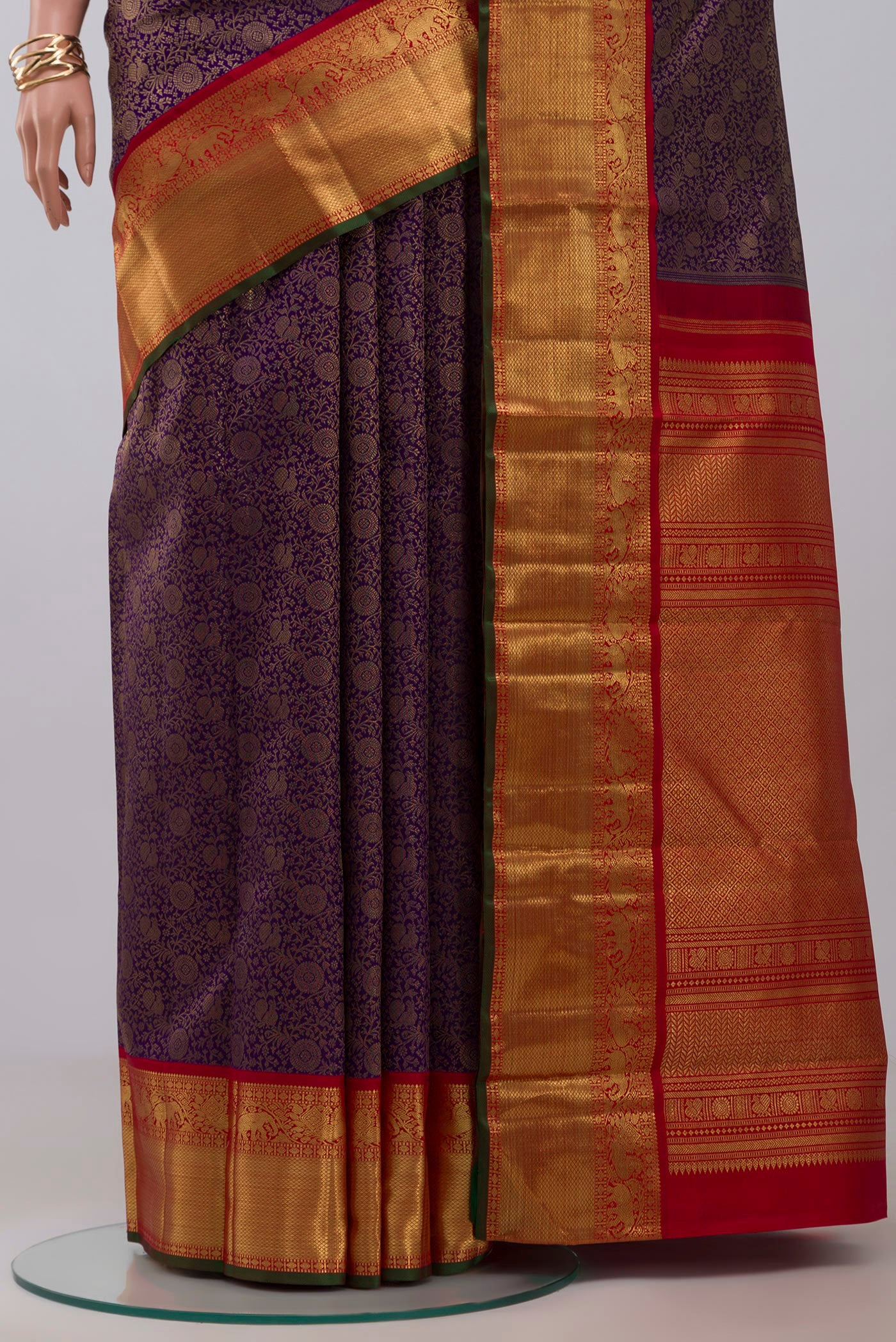 Pleats and pallu of Dark Blue Kanjivaram Saree with Zari Brocade on the body and Zari Border. 