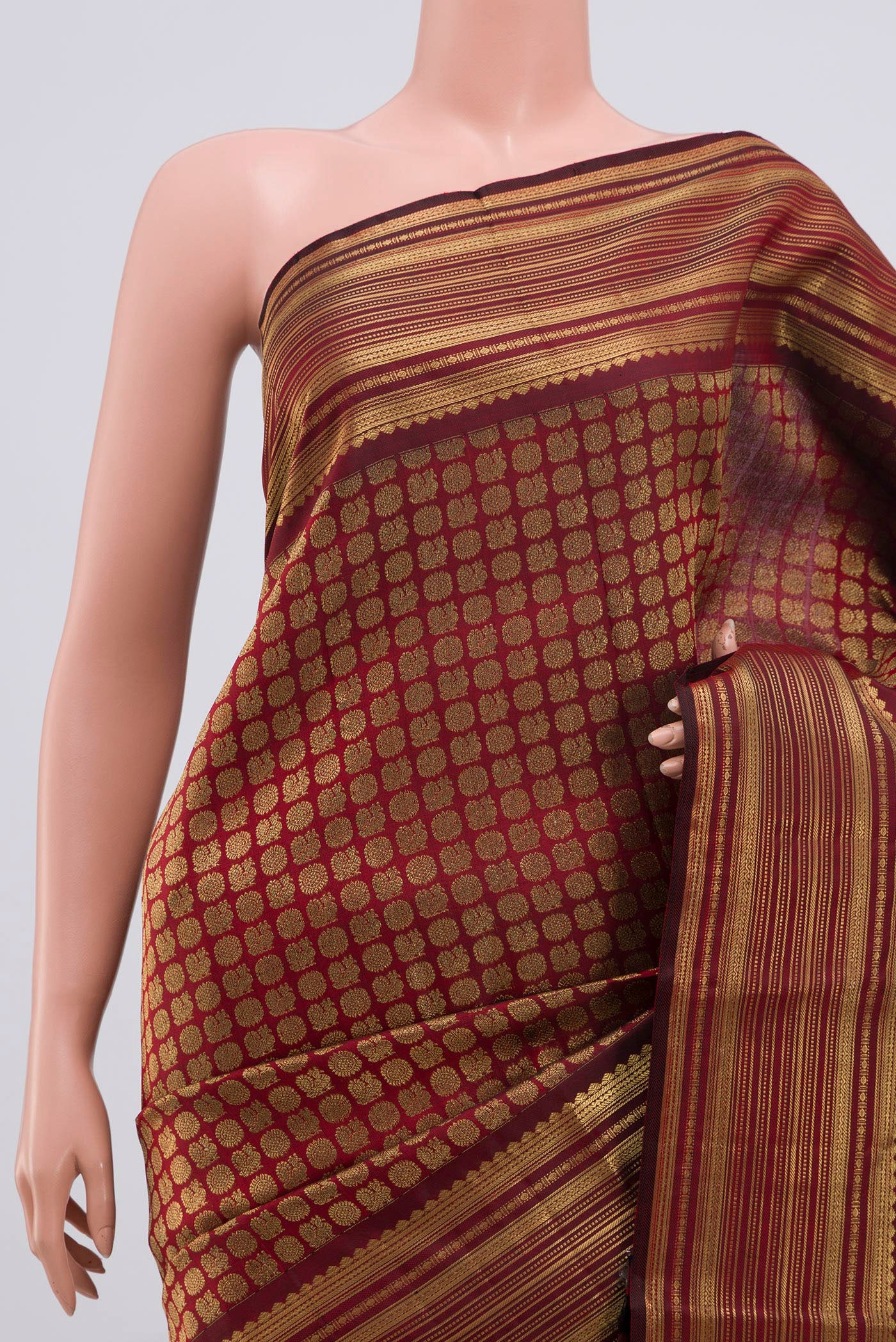 Border image of Pure Silk Pure Zari Maroon Kanjivaram Saree with Zari Brocade on the body and Zari Border. 