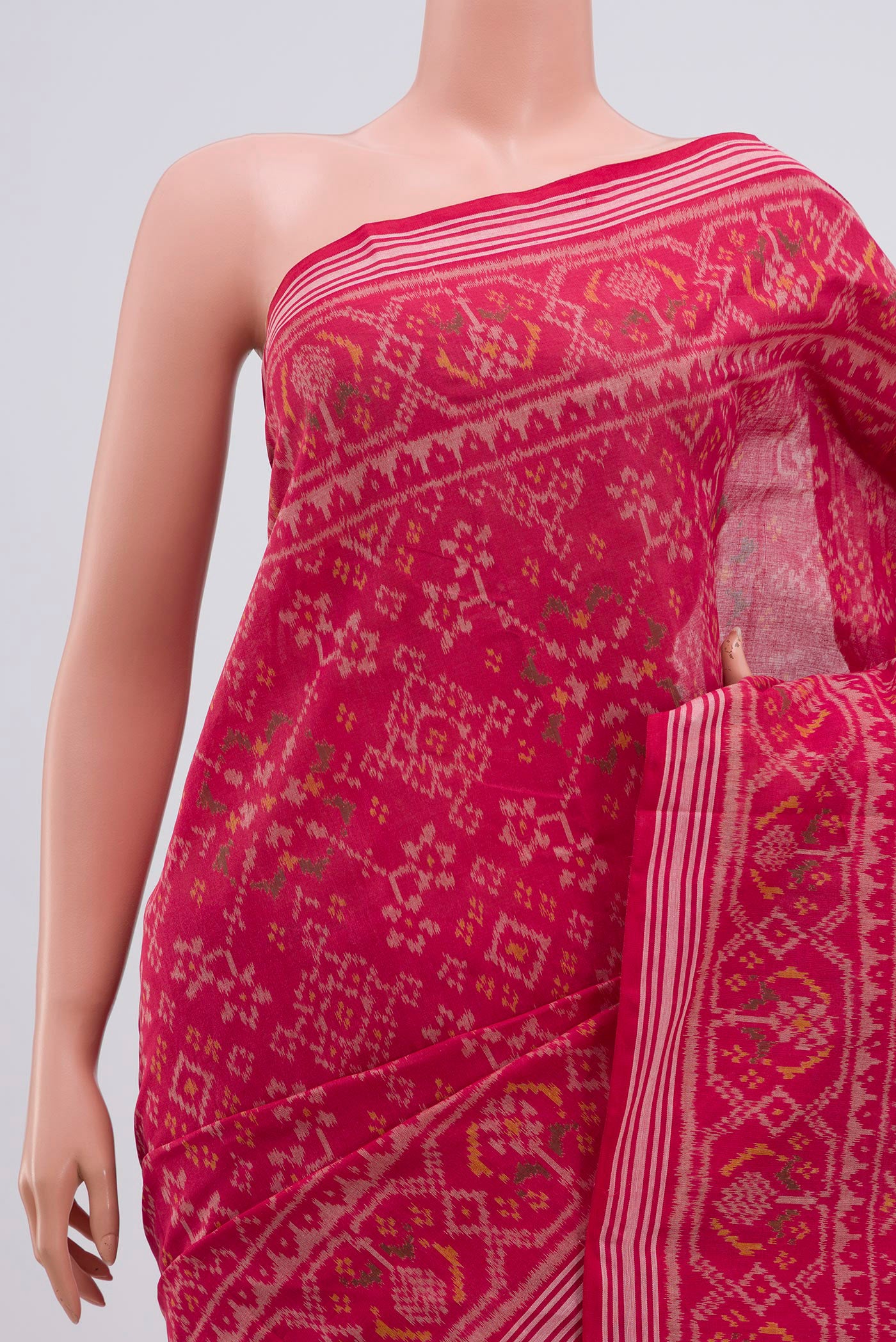 Border image of Pink Double Ikat Saree with Ikat design on the body and Plain Border. 
