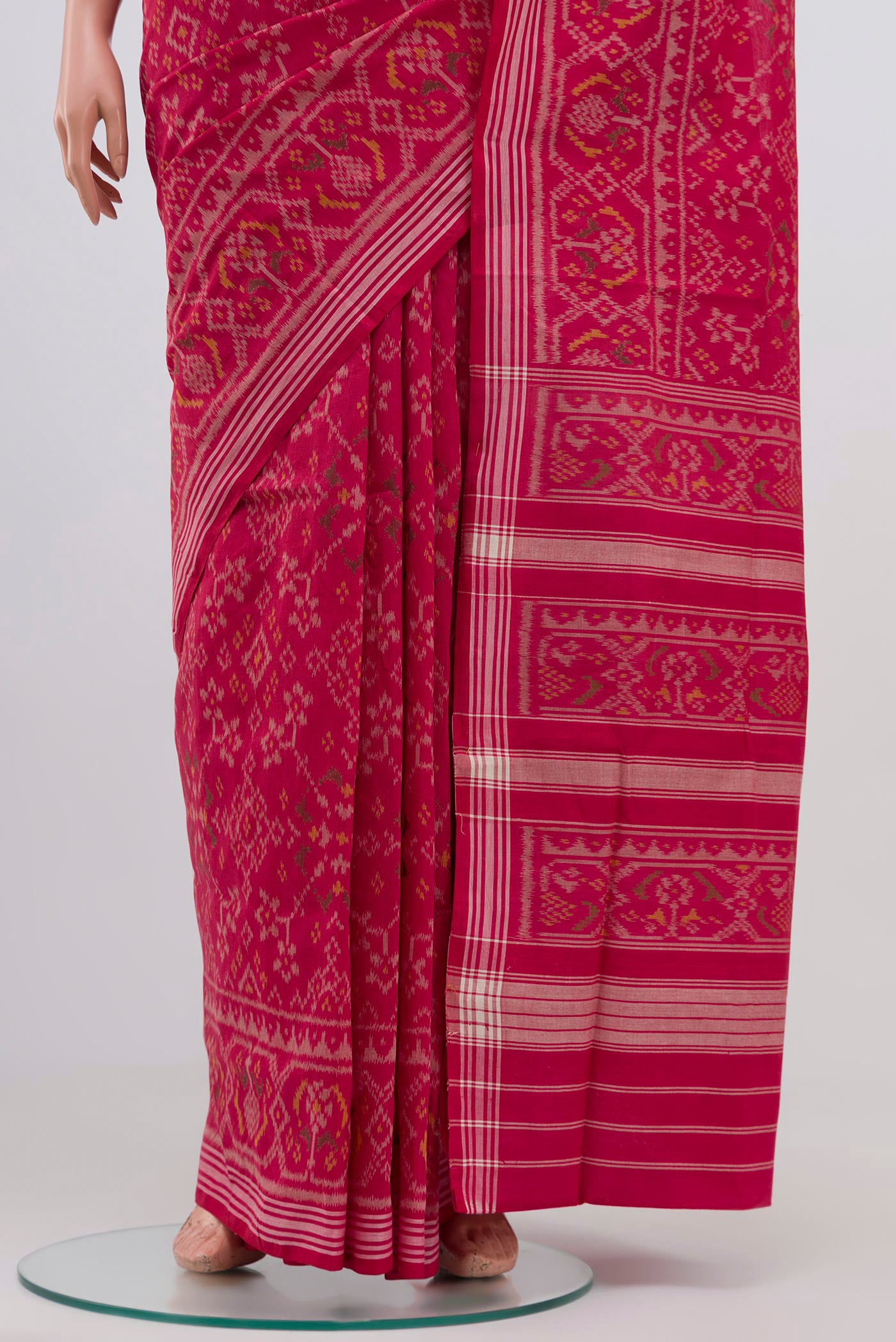 Pleats and pallu of Pink Double Ikat Saree with Ikat design on the body and Plain Border. 