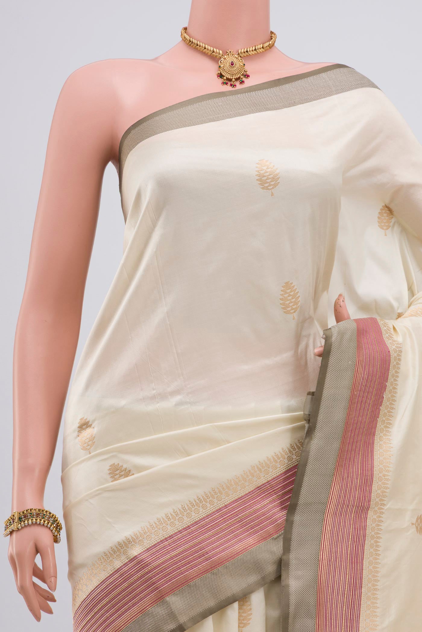 Border image of Cream Banarasi Katan Silk Saree with Zari Butta on the body and Thin Zari Line. 