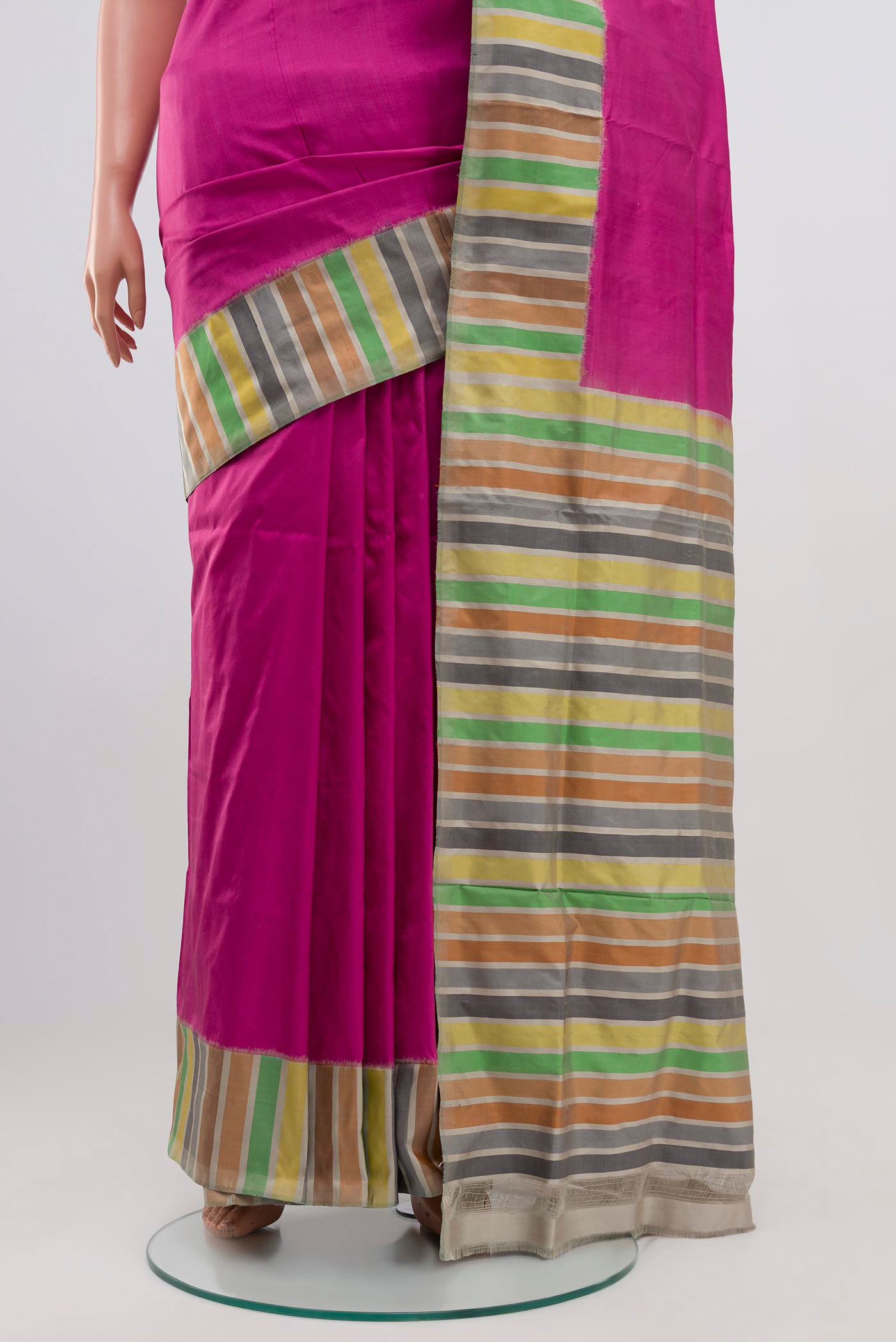 Pleats and pallu of Pink Pochampally Silk Saree with Plain Body and Plain Border. 