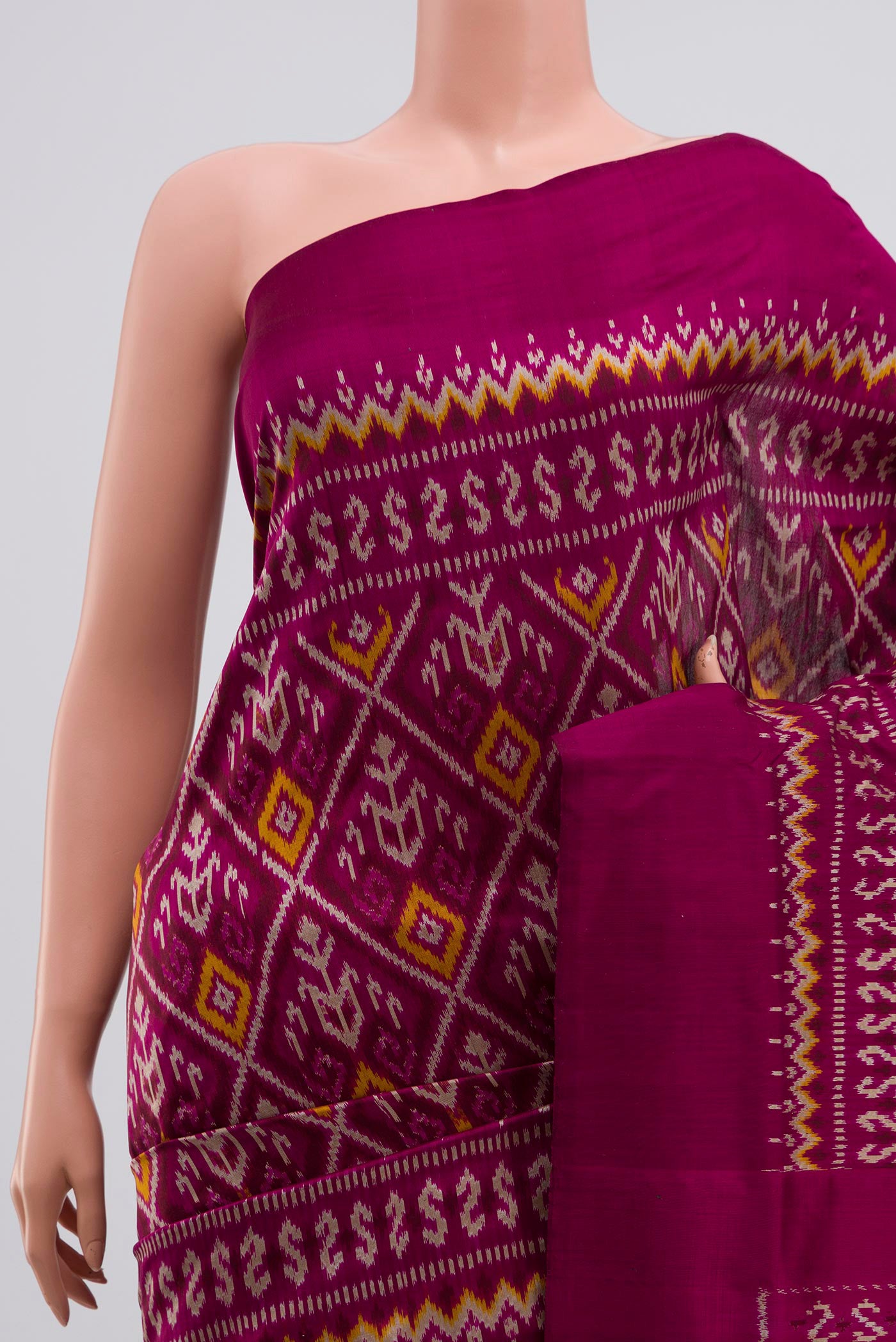 Border image of Purple Pochampally Silk Saree with Ikat Print on the body and Plain Border. 