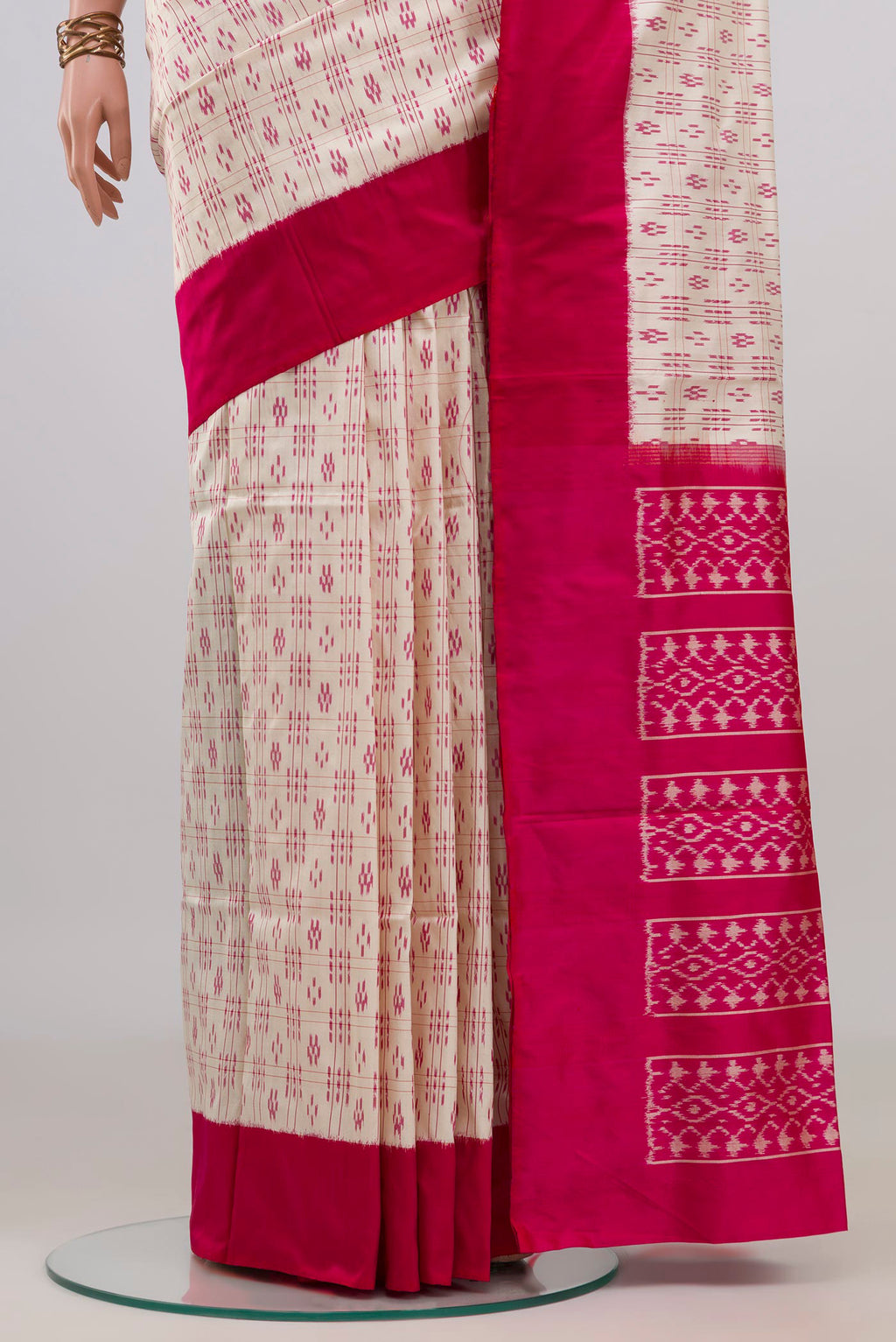 Pleats and pallu of Pure Silk Cream Pochampally Saree with Pure Ikat on the body and Plain Border. 