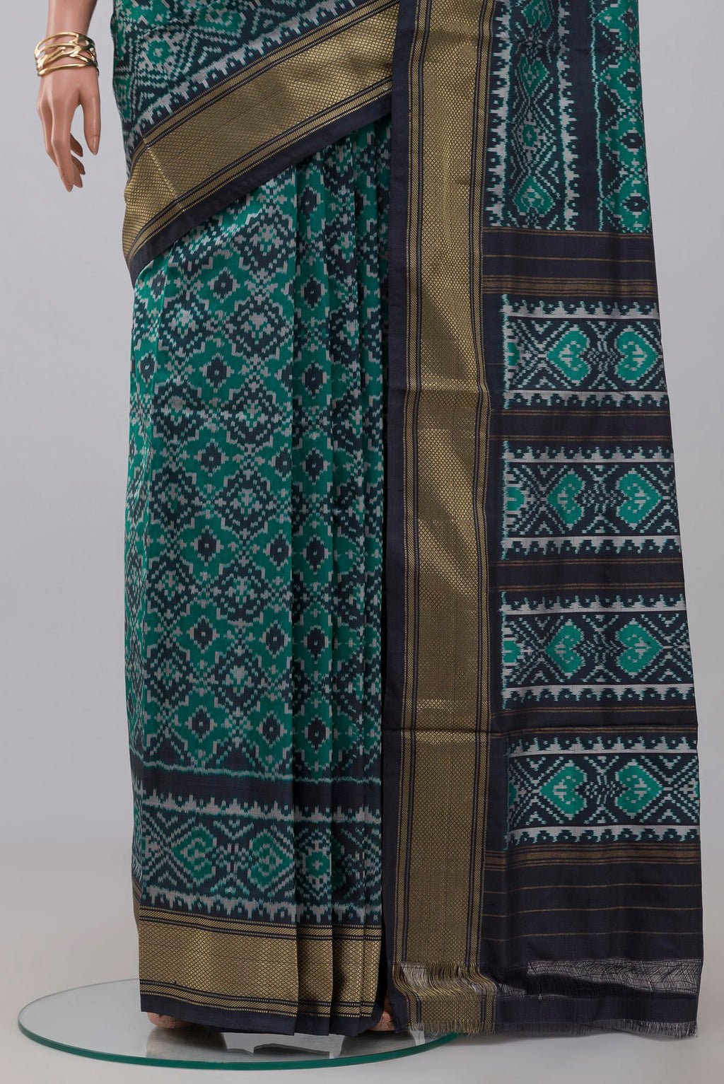 Pleats and pallu of Green Pochampally Silk Saree with Ikat design on the body and Zari Border. 