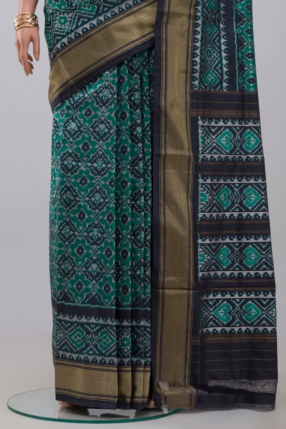 Pleats and pallu of Green Pochampally Silk Saree with Ikat design on the body and Zari Border. 