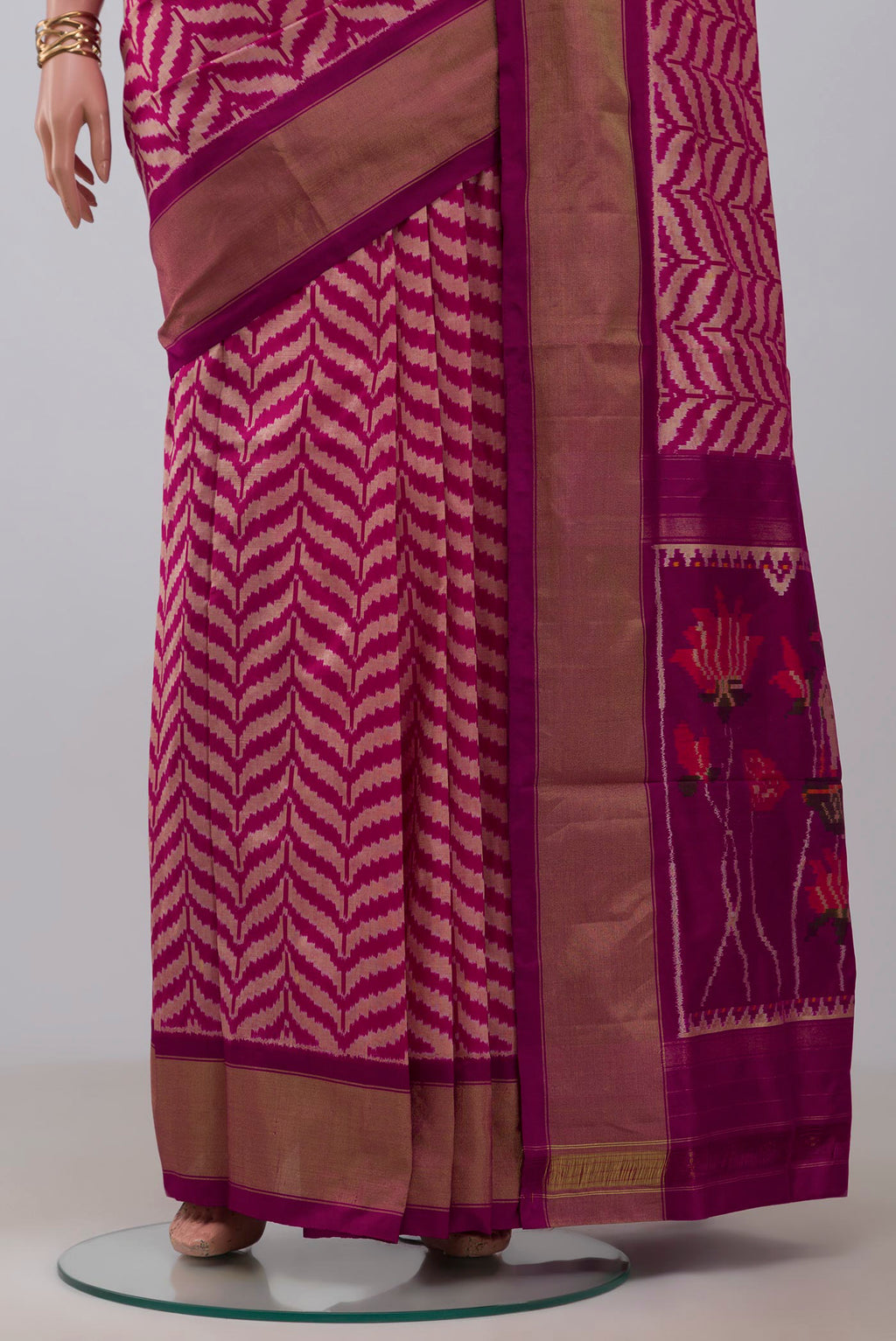 Pleats and pallu of Pink Pochampally Saree with Ikat design on the body and Zari Border. 