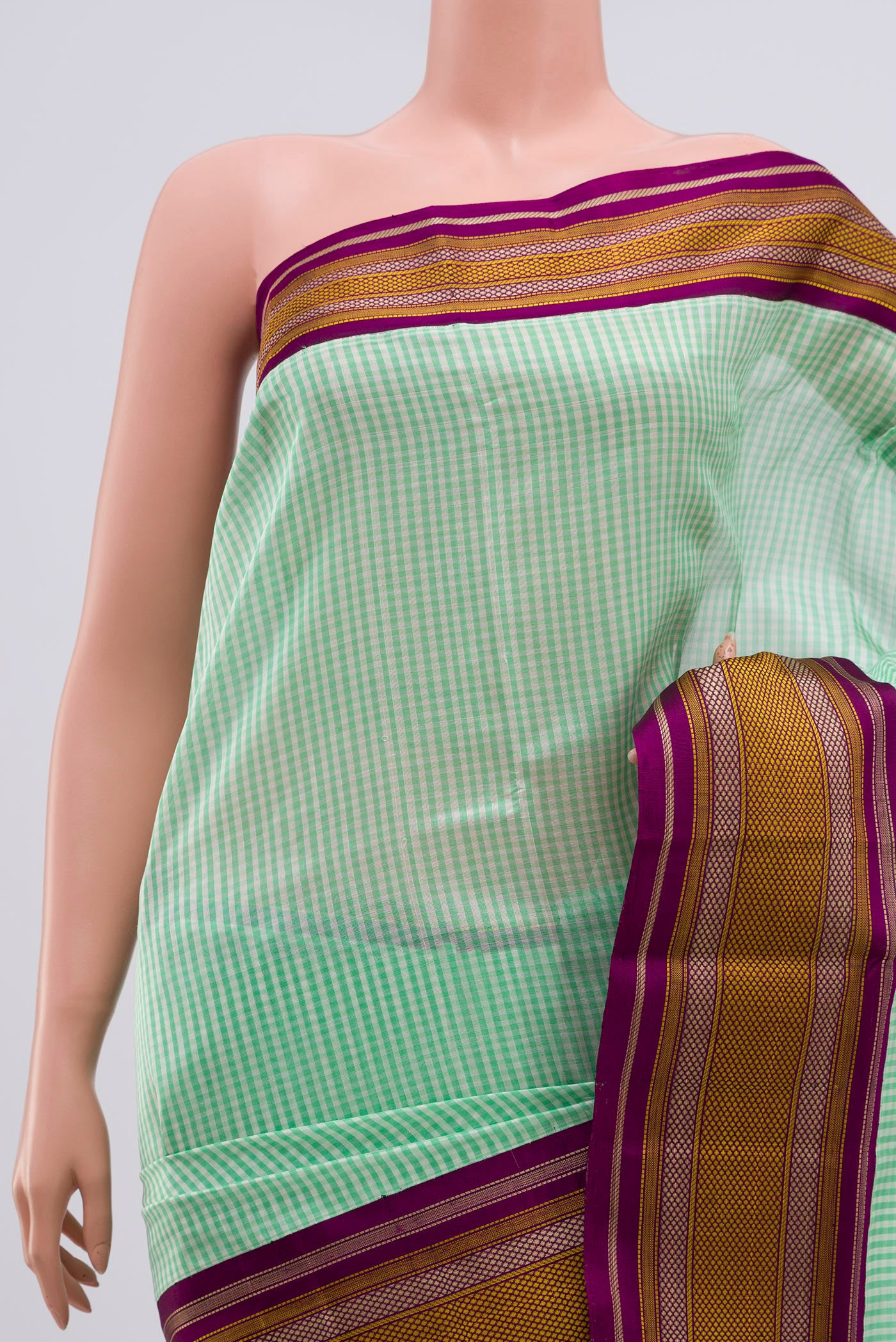 Border image of Green Silk Cotton Saree with Checked design on the body and Thread Border. 