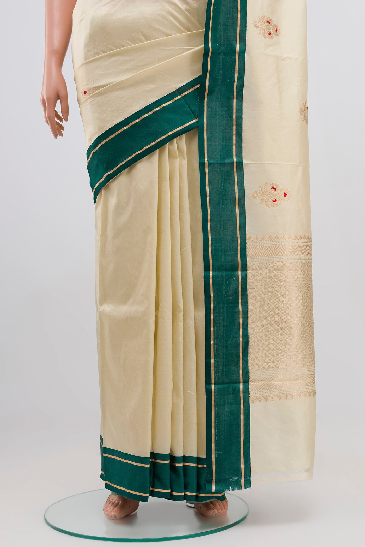 Pleats and pallu of Cream Banarasi Katan Silk Saree with Zari Butta on the body and Thin Zari Line. 