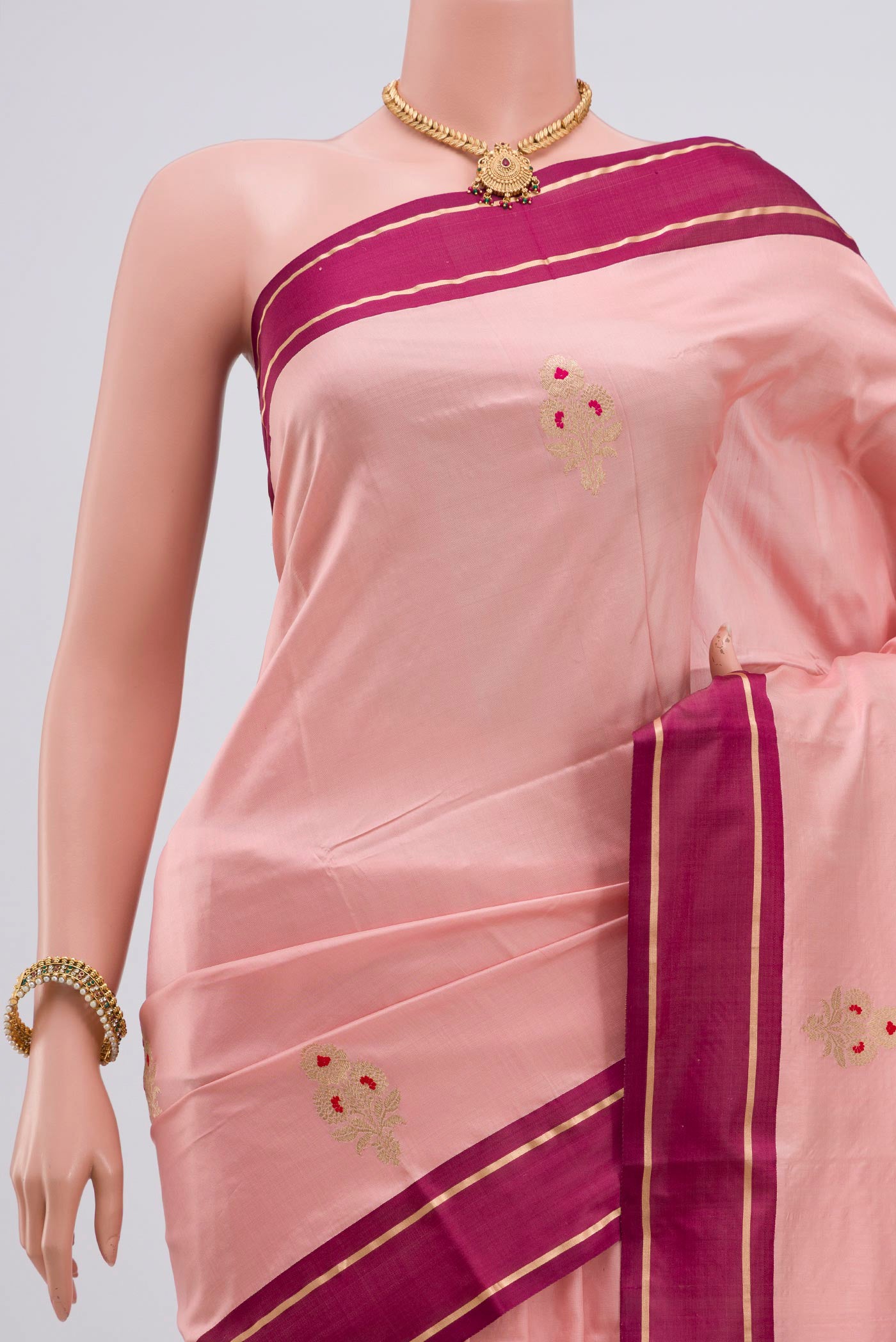 Border image of Pink Banarasi Katan Silk Saree with Zari Butta on the body and Plain Border. 
