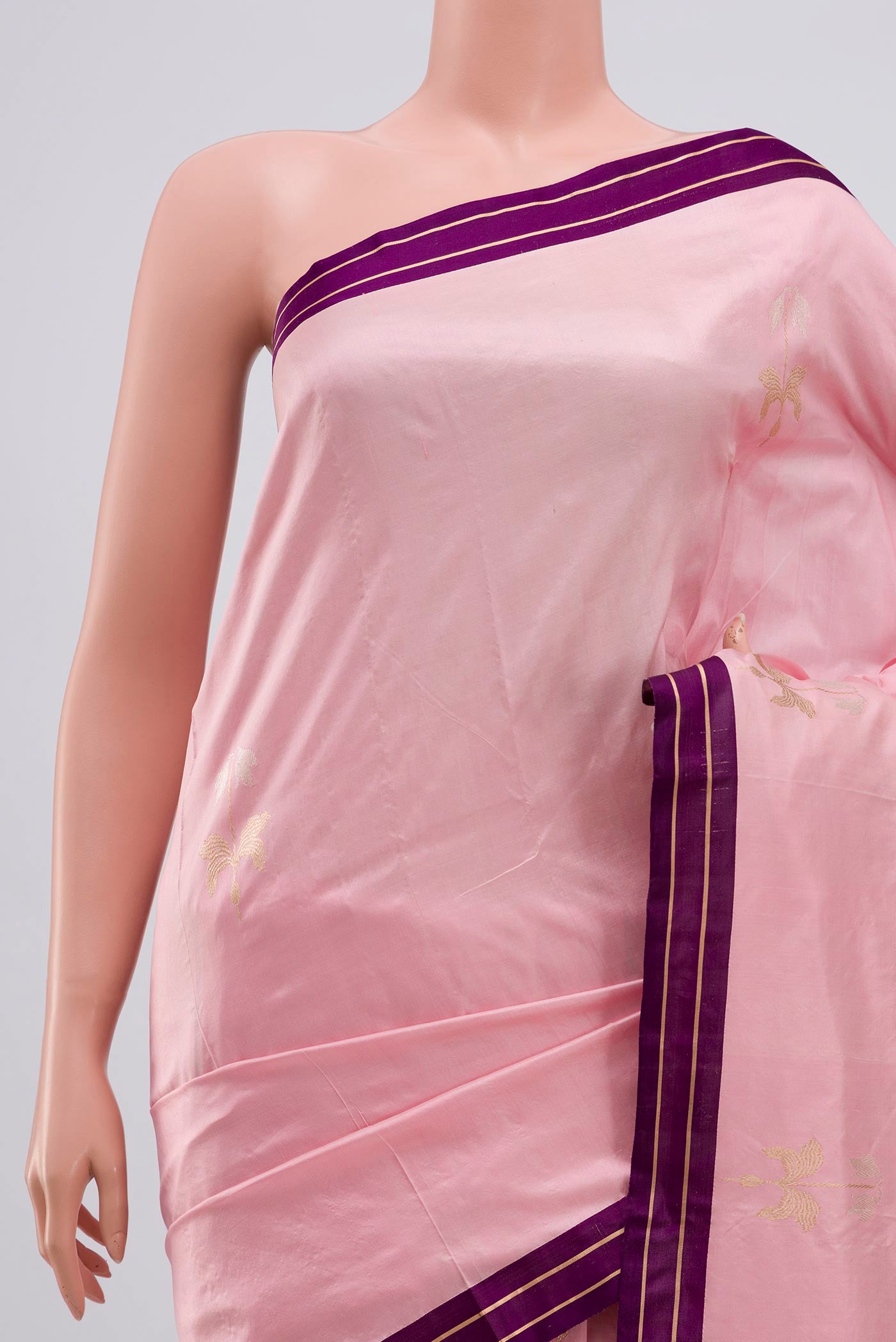 Border image of Pink Banarasi Katan Silk Saree with Zari Butta on the body and Zari Border. 