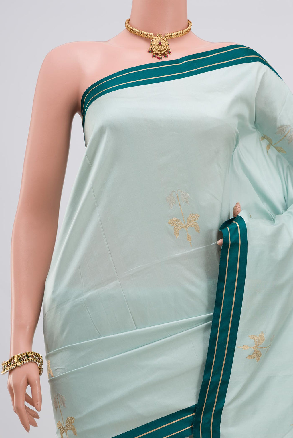 Border image of Blue Banarasi Katan Silk Saree with Zari Butta on the body and Thin Zari Line. 
