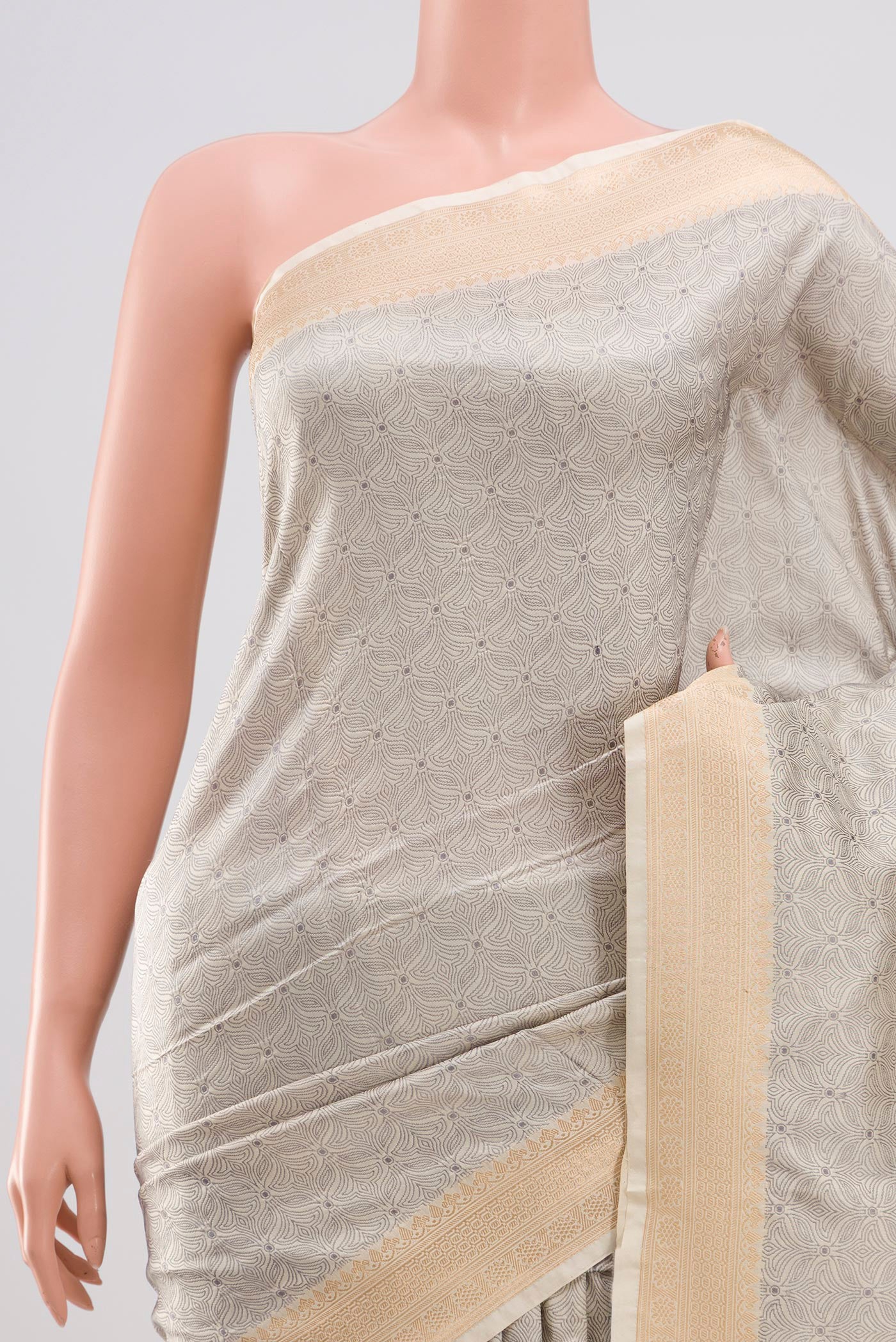 Border image of Cream Banarasi Katan Silk Saree with Jacquard design on the body and Thread Border. 