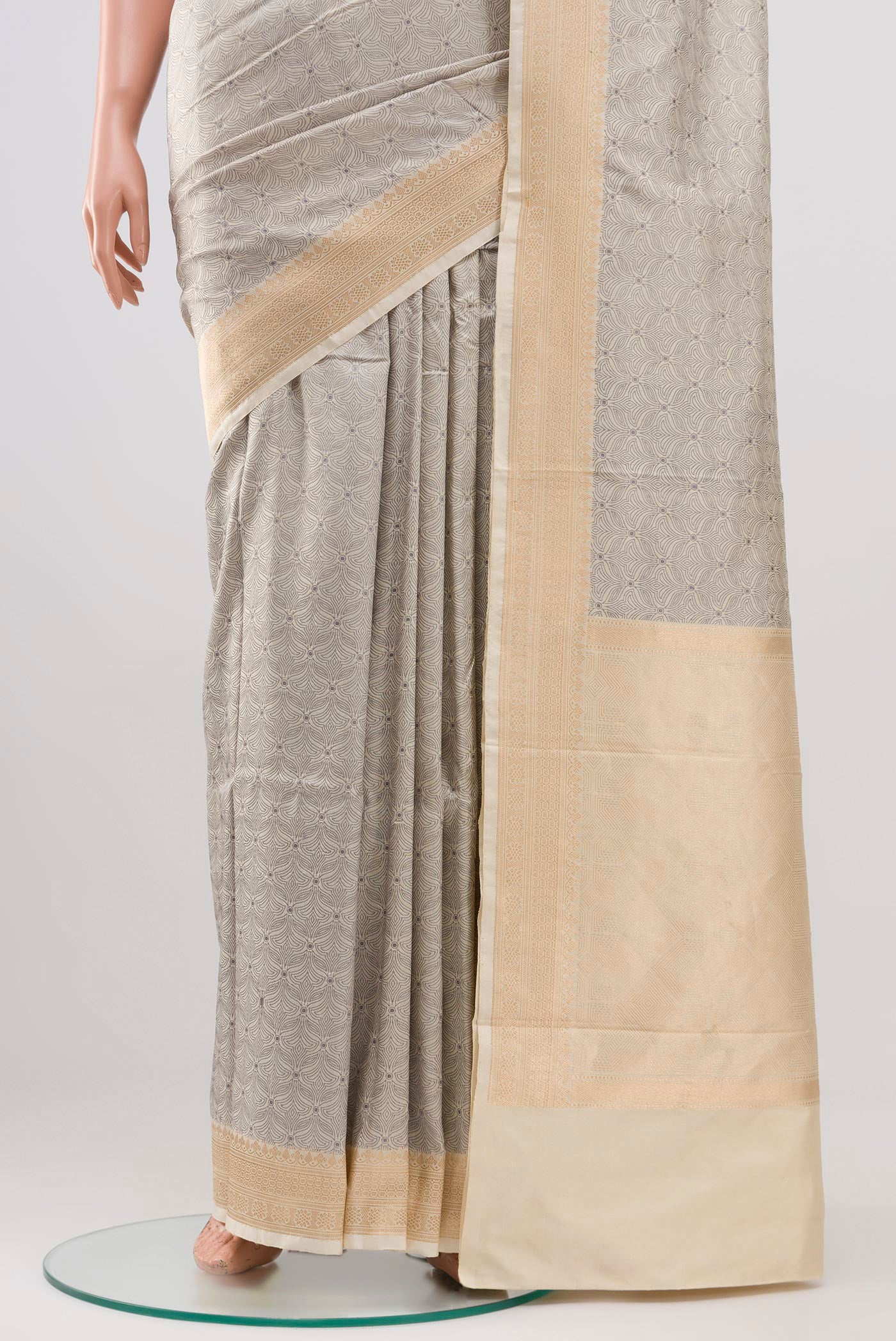 Pleats and pallu of Cream Banarasi Katan Silk Saree with Jacquard design on the body and Thread Border. 
