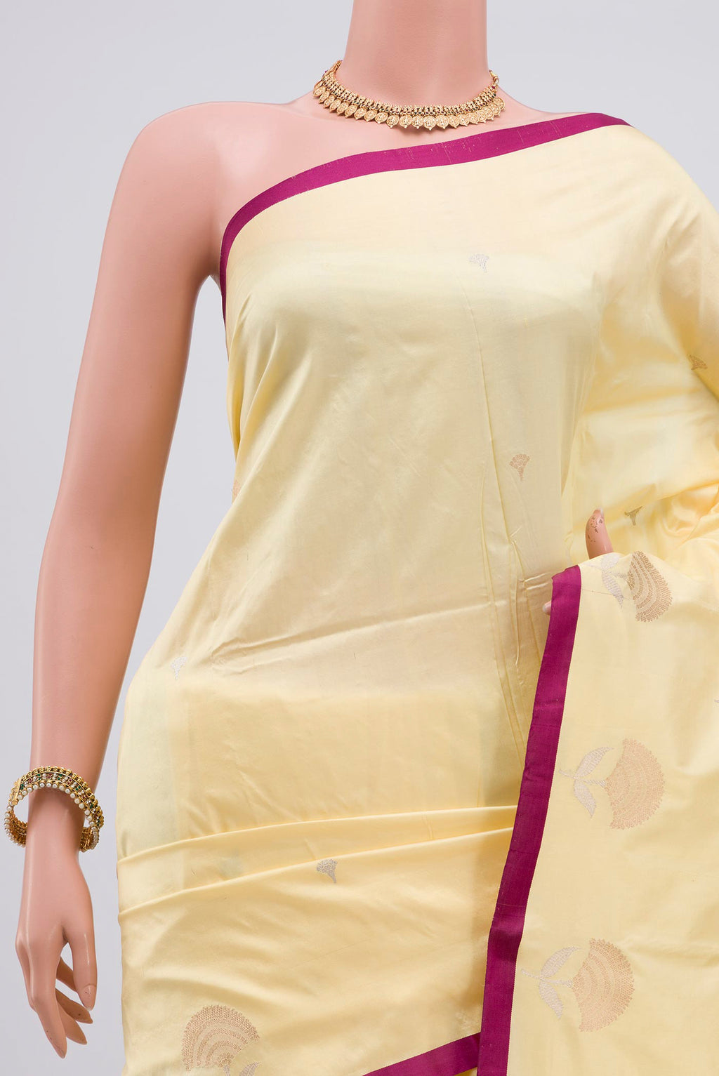 Border image of Yellow Banarasi Katan Silk Saree with Zari Butta on the body and Plain Border. 