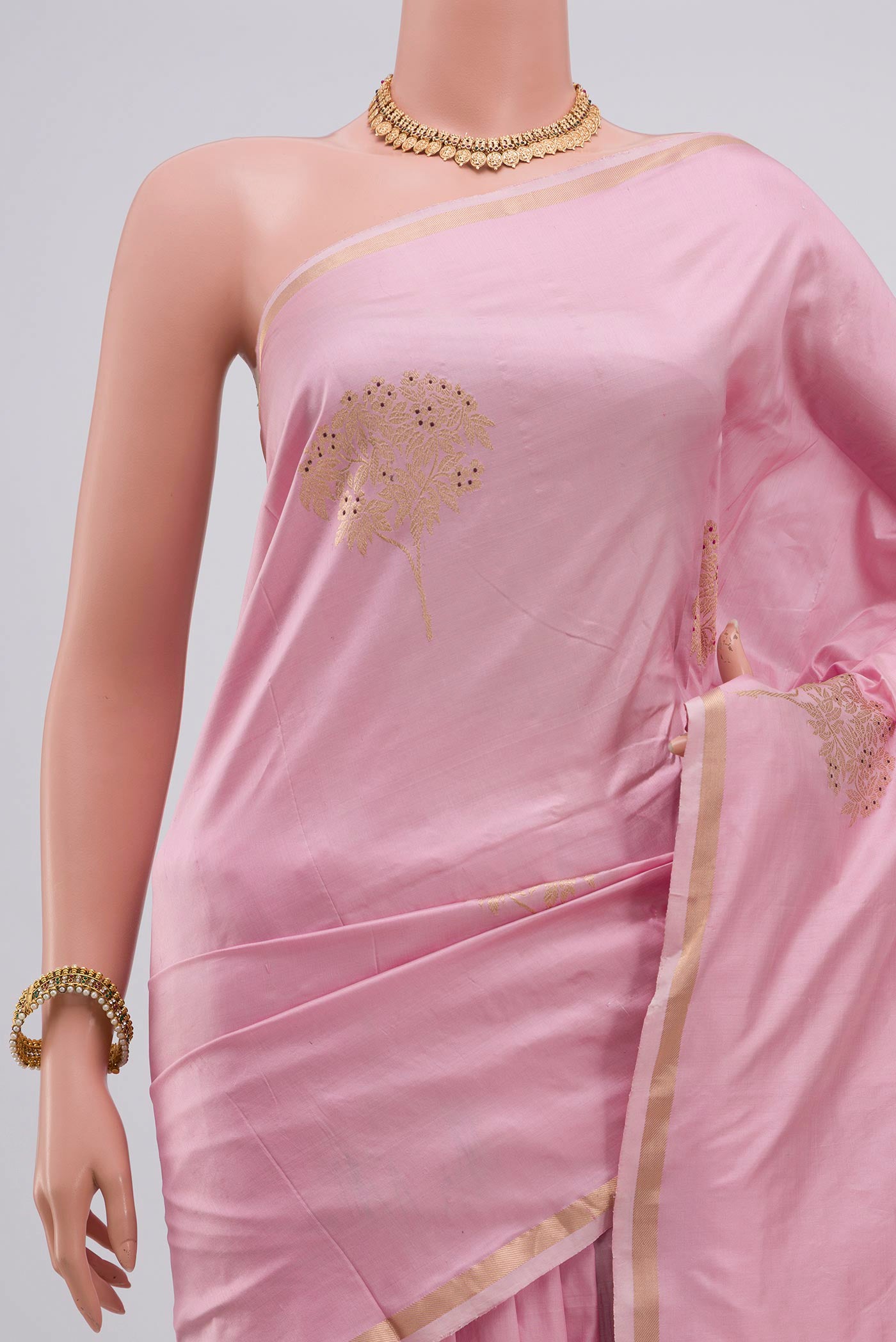 Border image of Rose pink Banarasi Katan Silk Saree with Zari Butta on the body and Zari Border. 