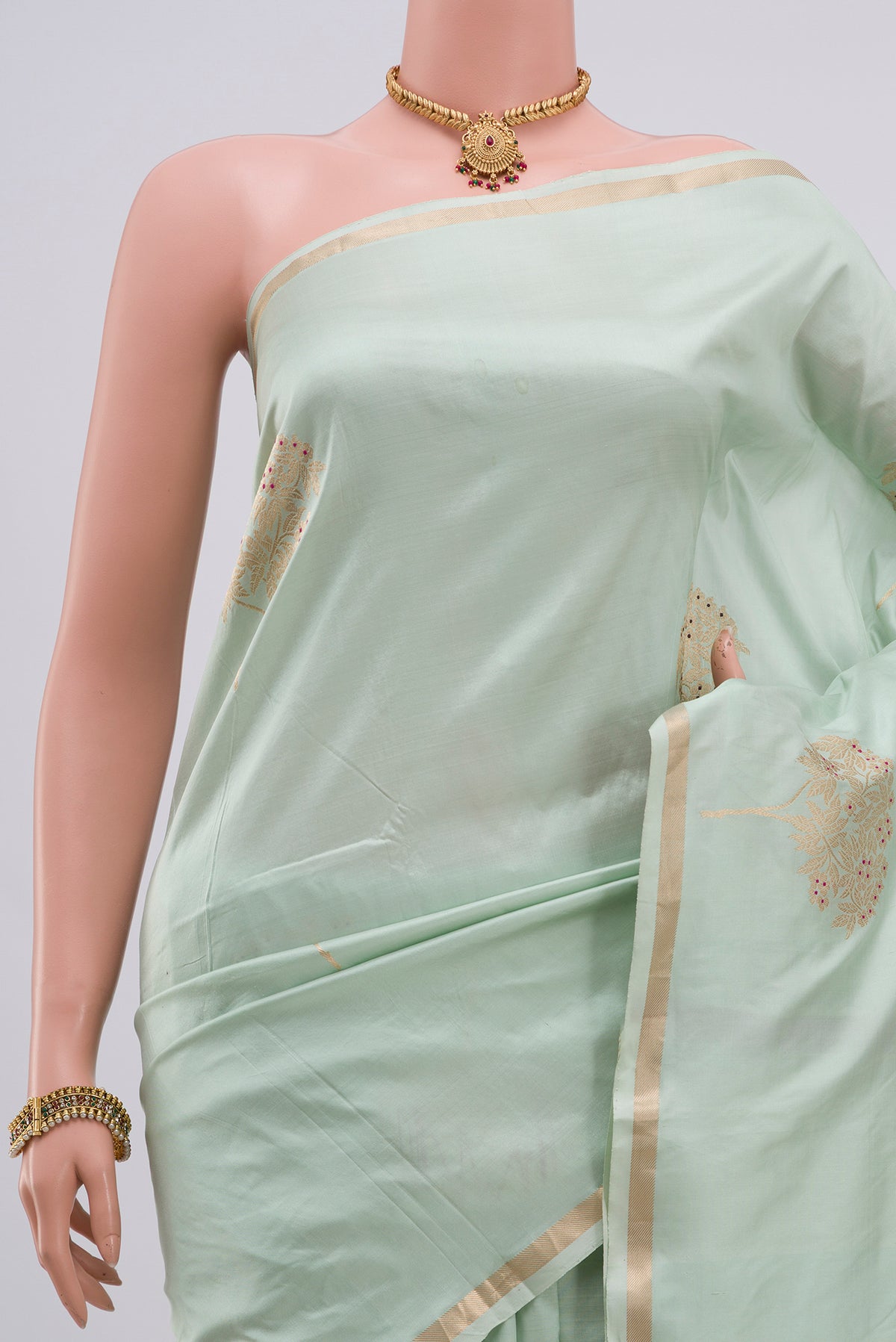 Border image of Light Green Banarasi Katan Silk Saree with Zari Butta on the body and Thin Zari Line. 