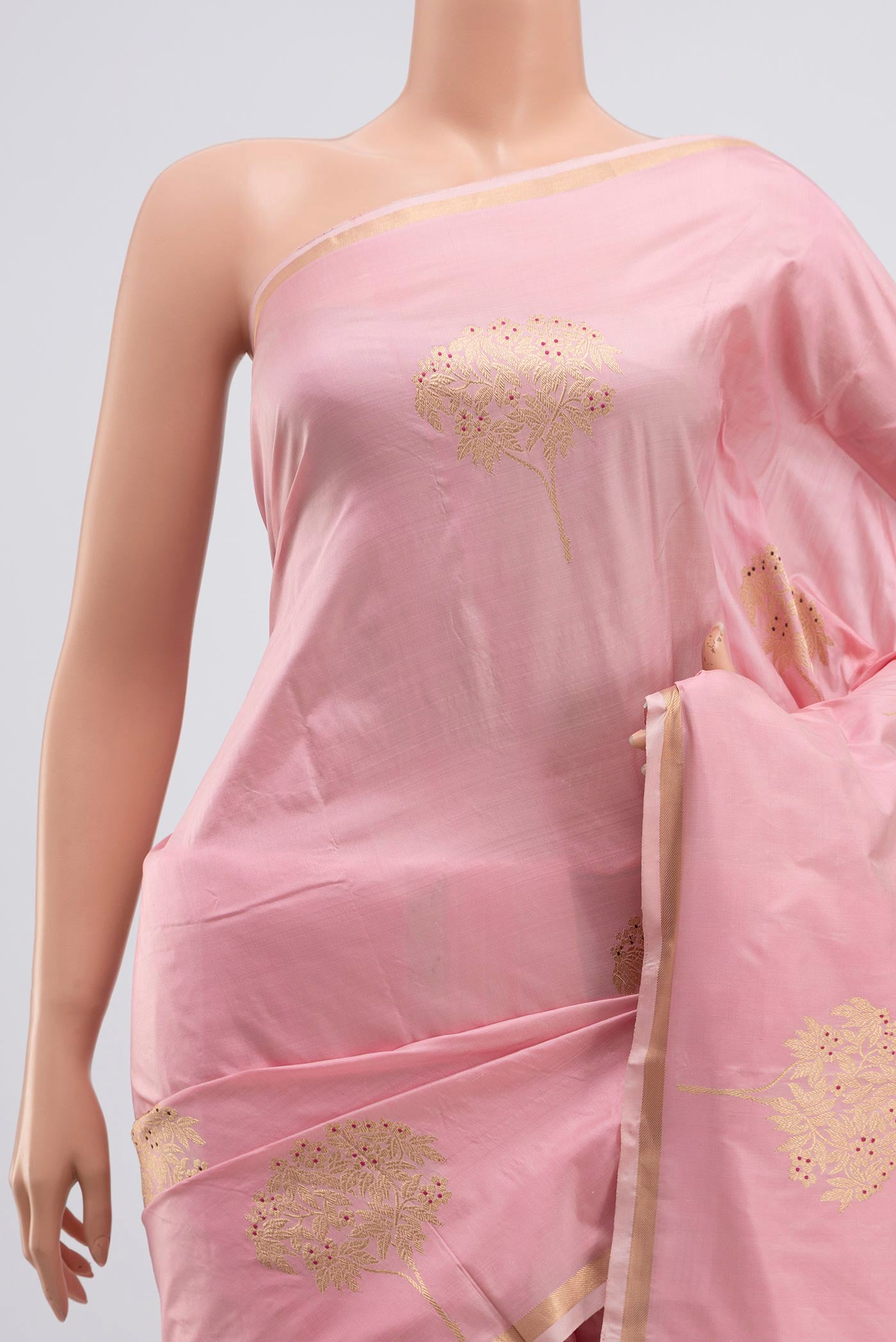 Border image of Pink Banarasi Katan Silk Saree with Zari Butta on the body and Thin Zari Line. 