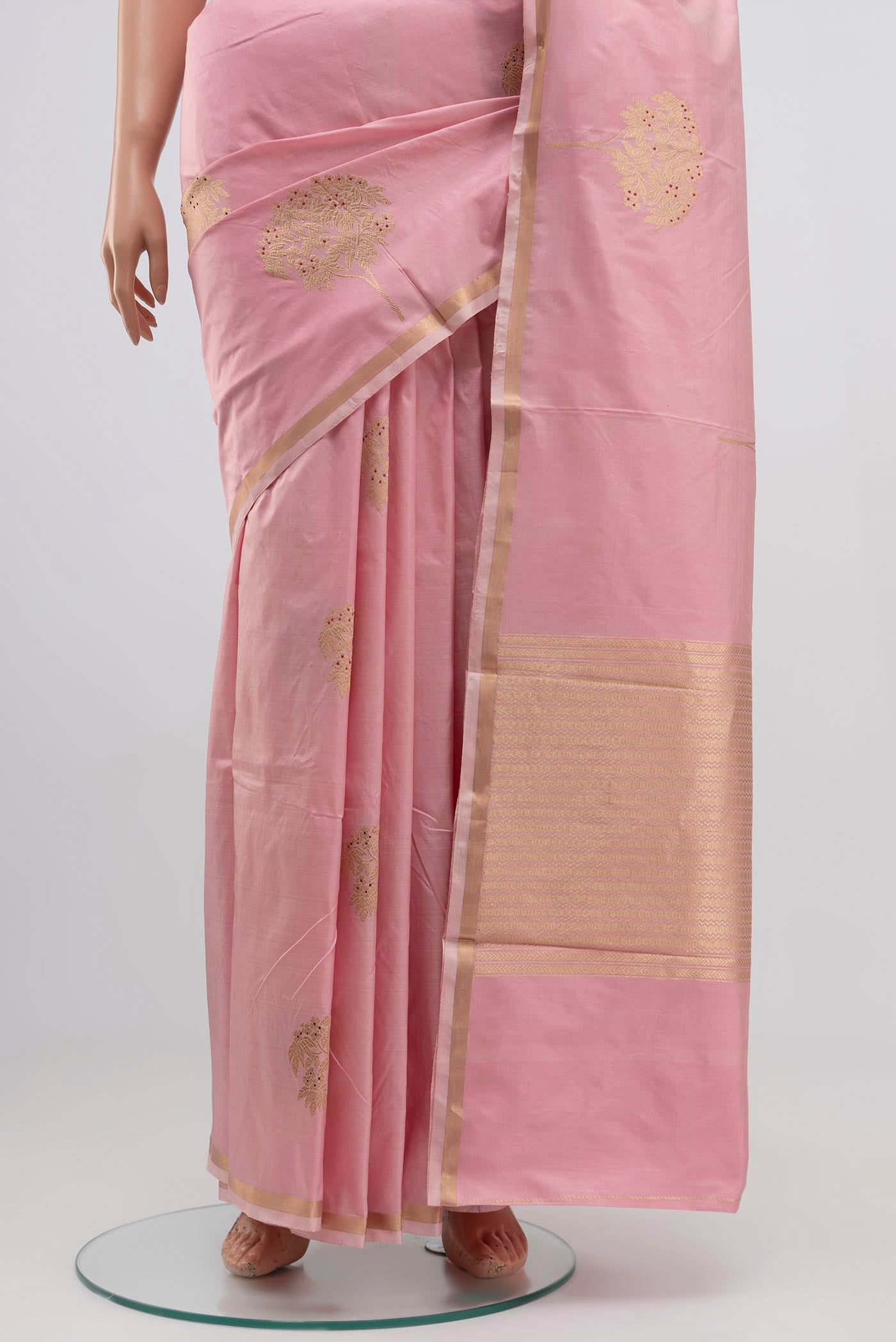 Pleats and pallu of Pink Banarasi Katan Silk Saree with Zari Butta on the body and Thin Zari Line. 